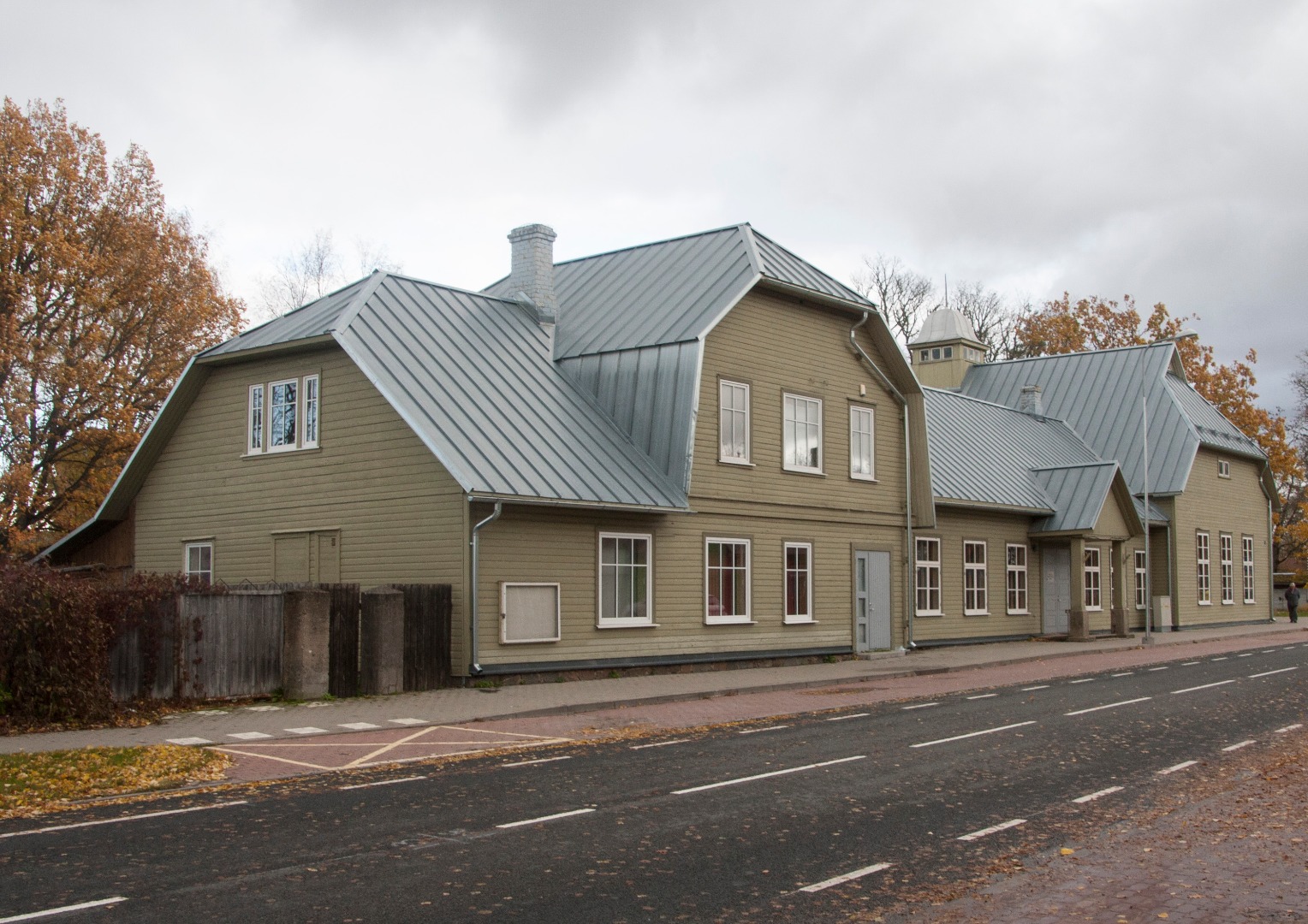 fotopostkaart, Kolga-Jaani khk, Kolga-Jaani, W. Reimanni nimeline rahvamaja, samas hoones Kolga-Jaani Ühispank, u 1935 rephoto