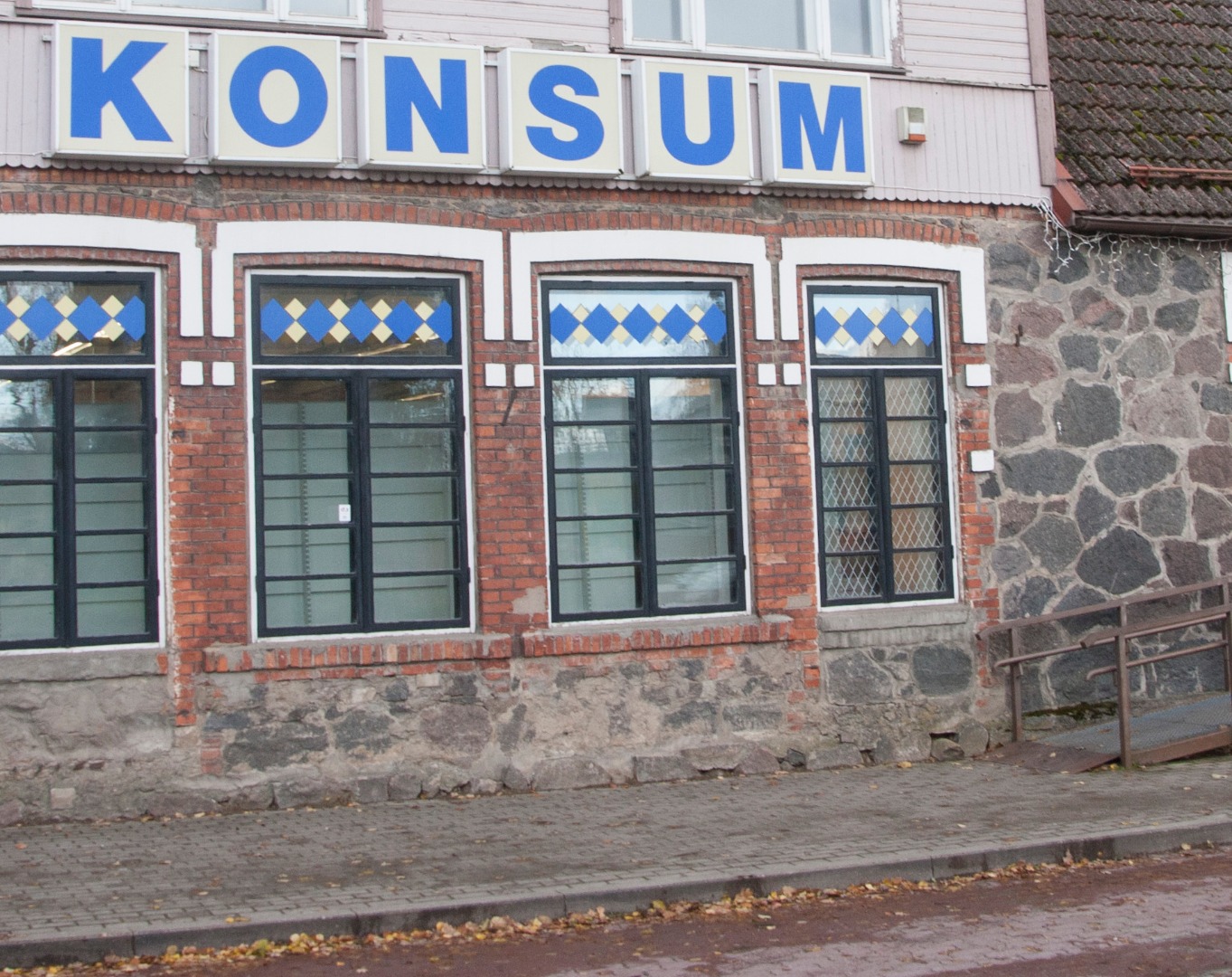 Kolga-Jaani piimaühingu kaunistamine valimiste puhul rephoto