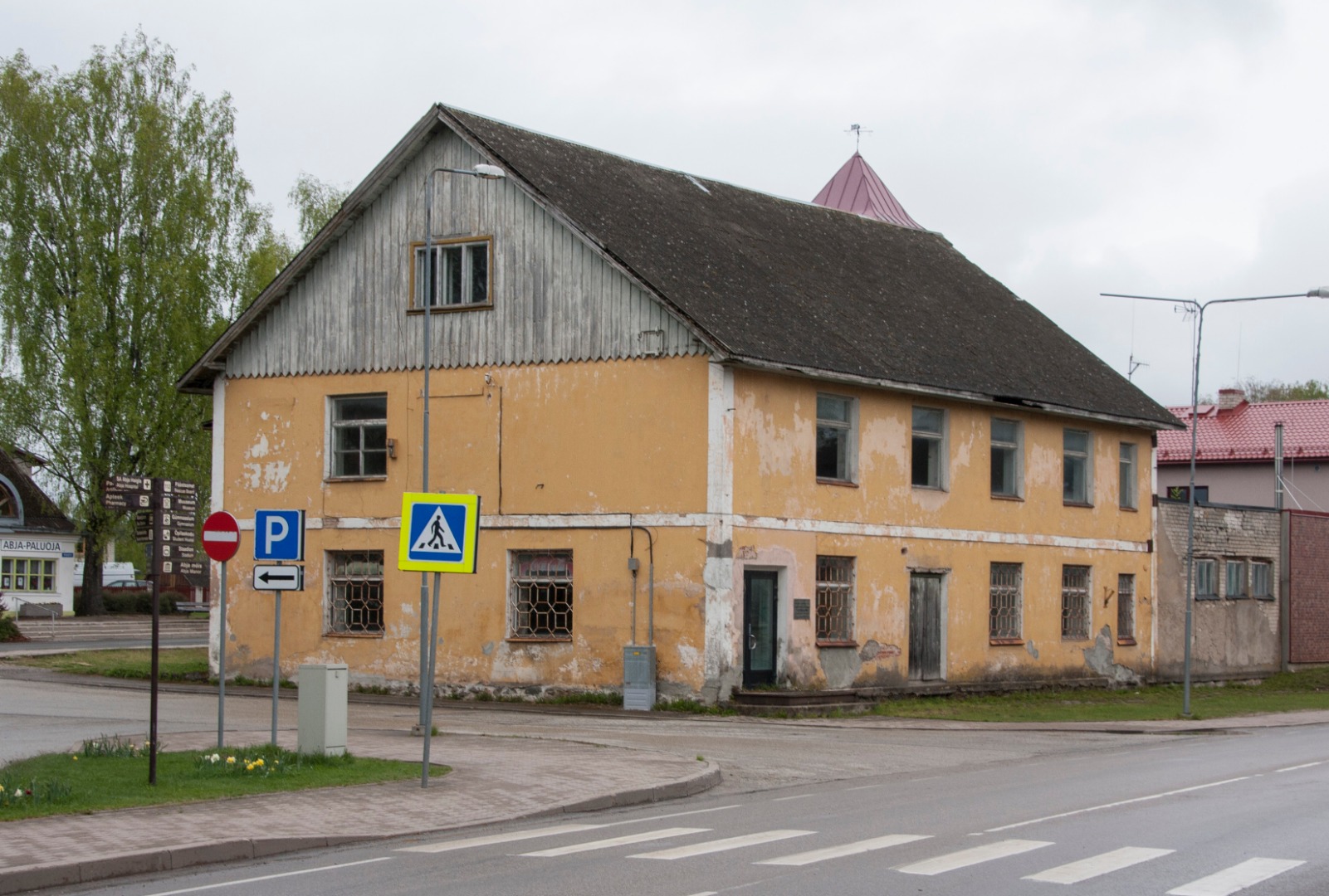 School building in Pärnu County. rephoto
