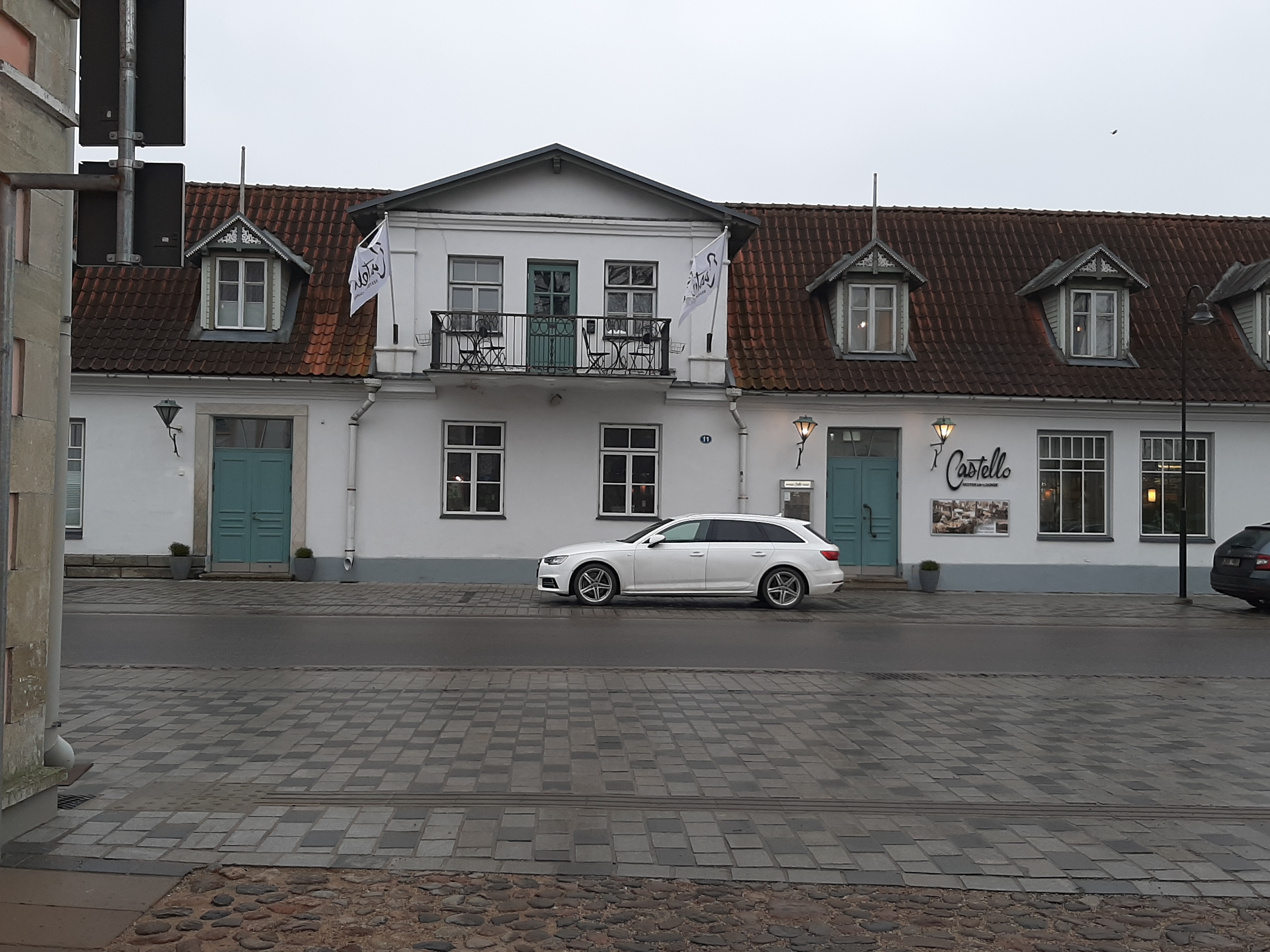 Lossi 11, võõrastemaja "Kuld Oda" hoone Kuressaares rephoto