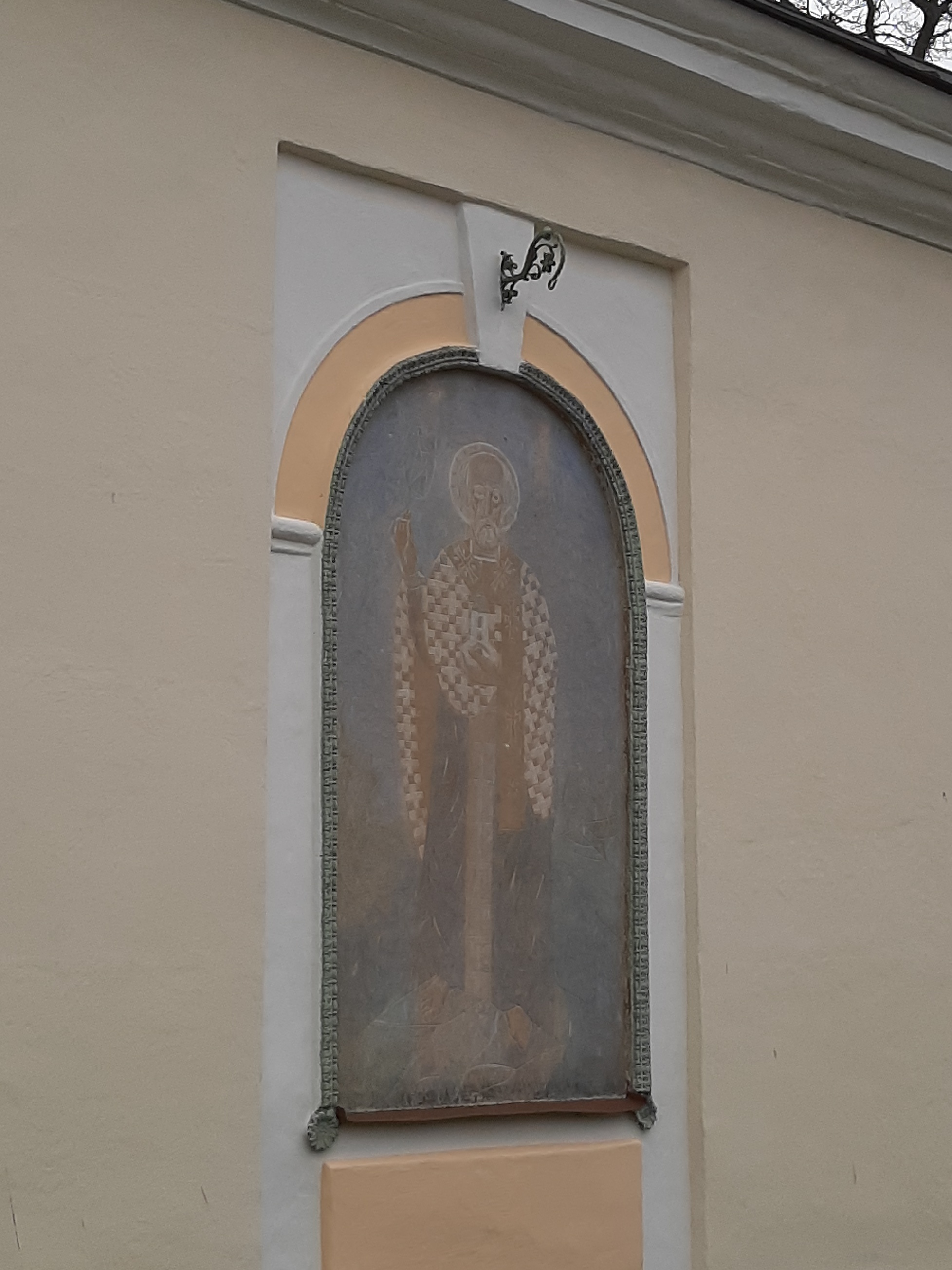 Maaling Kuressaare Püha Nikolai kiriku välisseinal rephoto