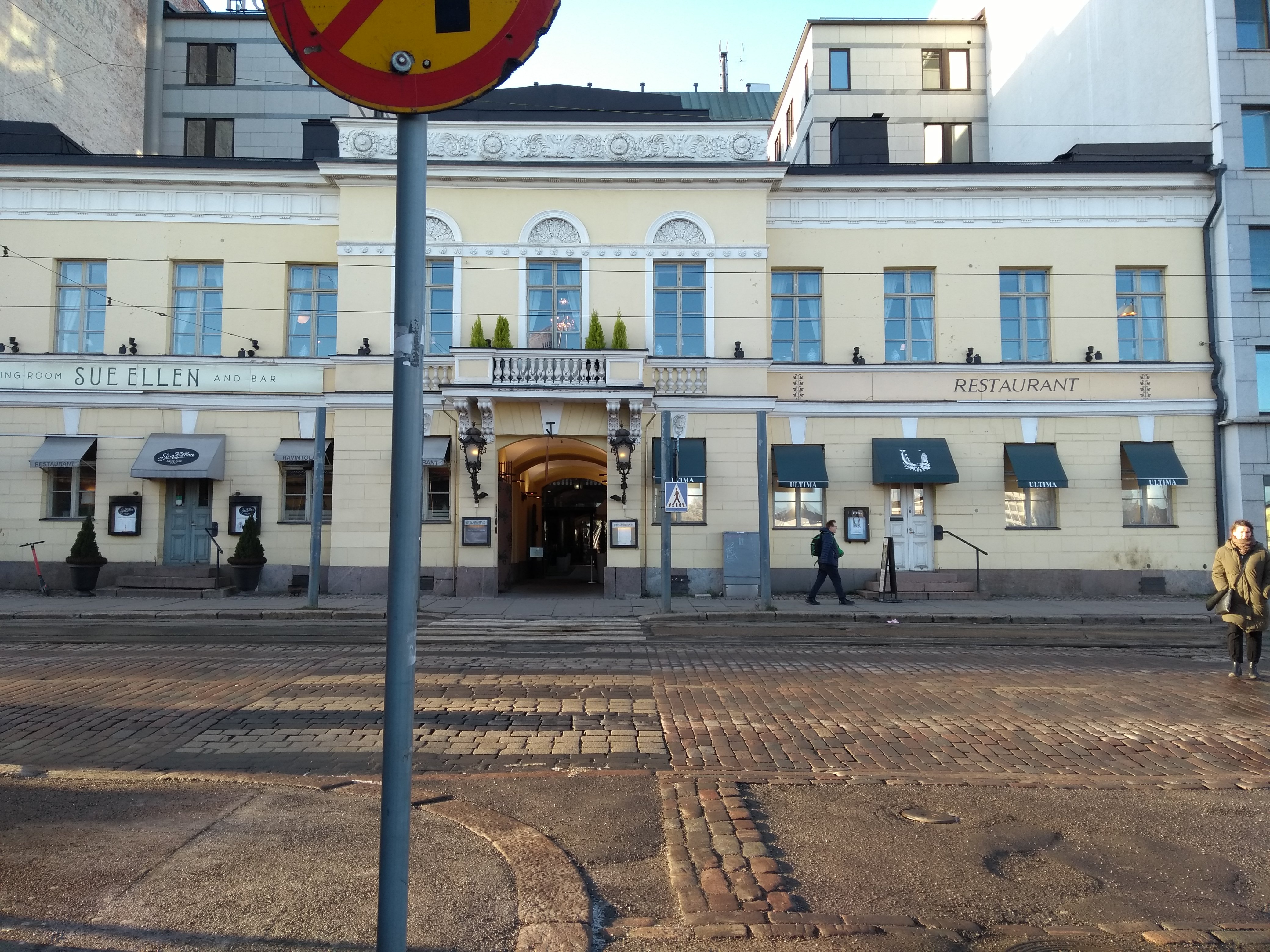 Eteläranta 16, matkatoimisto Viktor Ek ja Hertz-autovuokraamo. rephoto