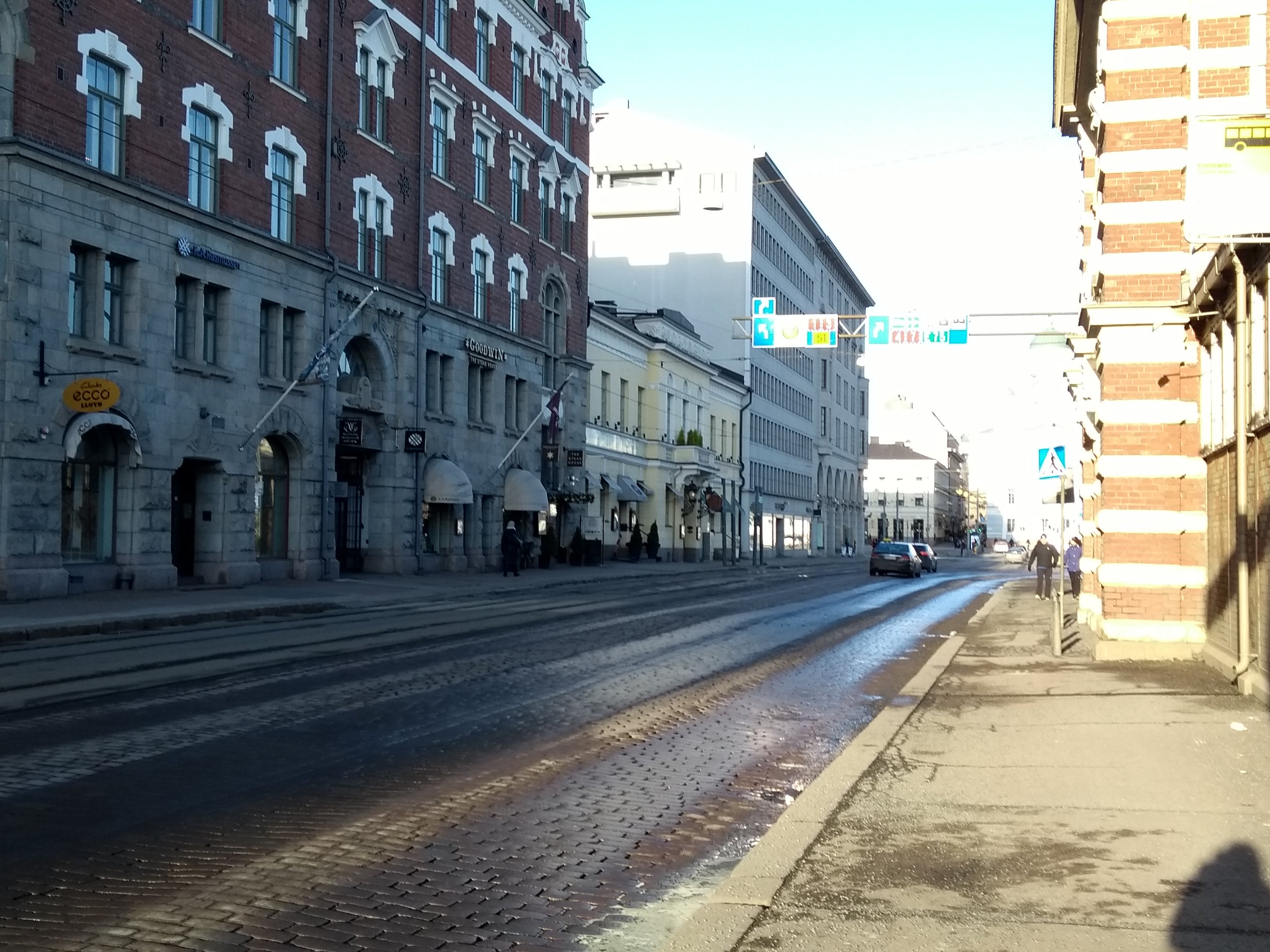 Eteläranta 16, 18, 20. Taustalla Tuomiokirkko. rephoto