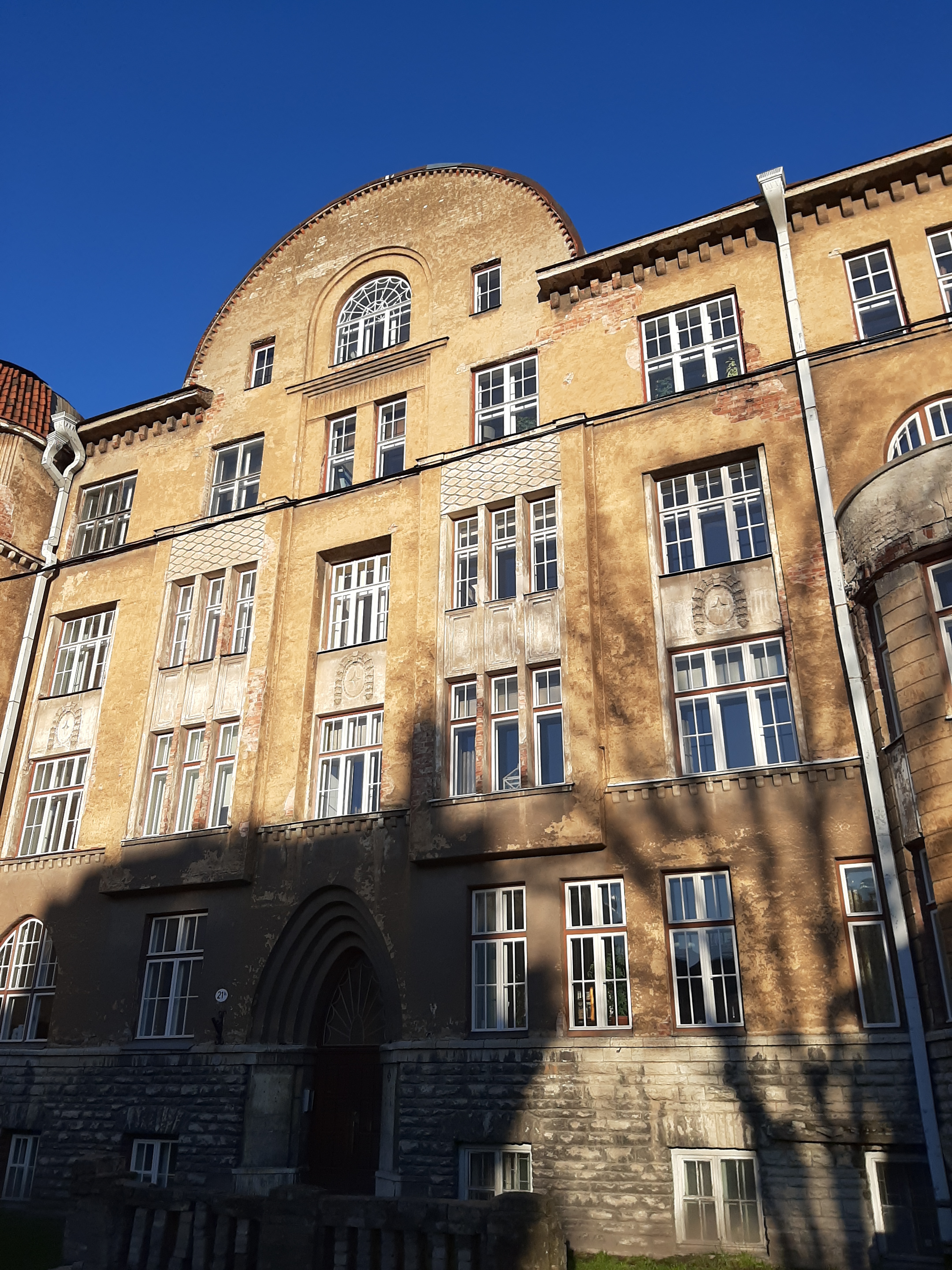 Building on Tatari Street in Tallinn rephoto