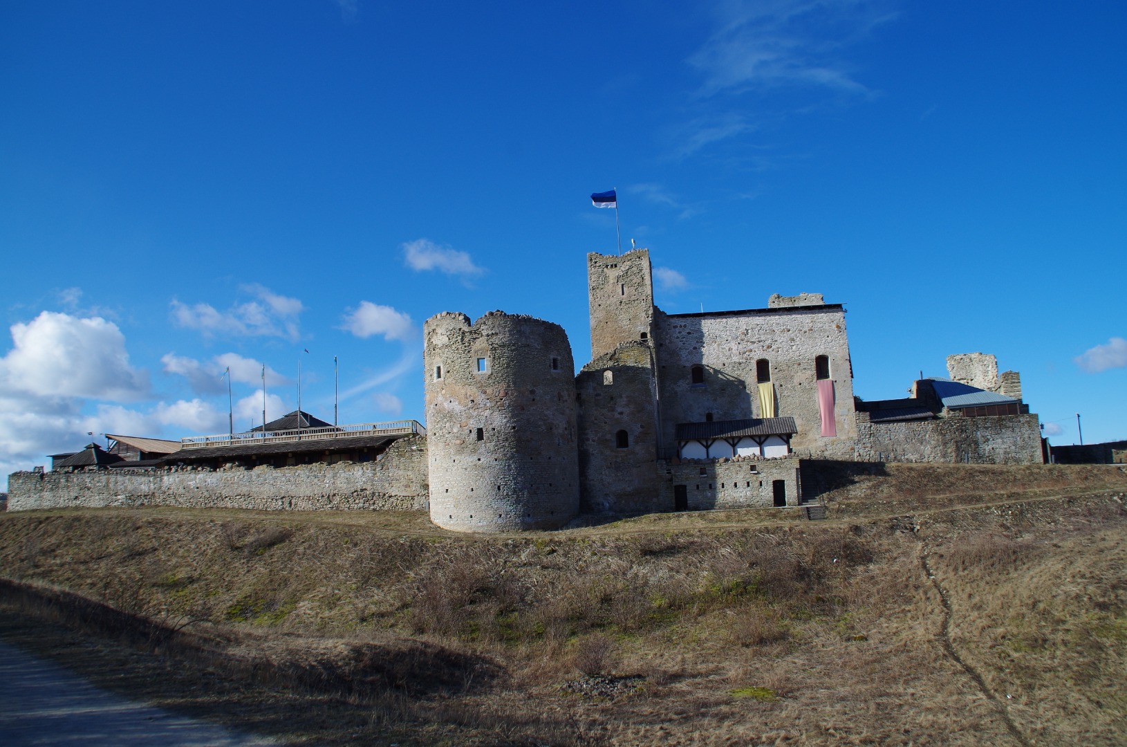 Ruins of Rakvere Castle with vallurhaav2 - Ruins of Rakvere Castle rephoto