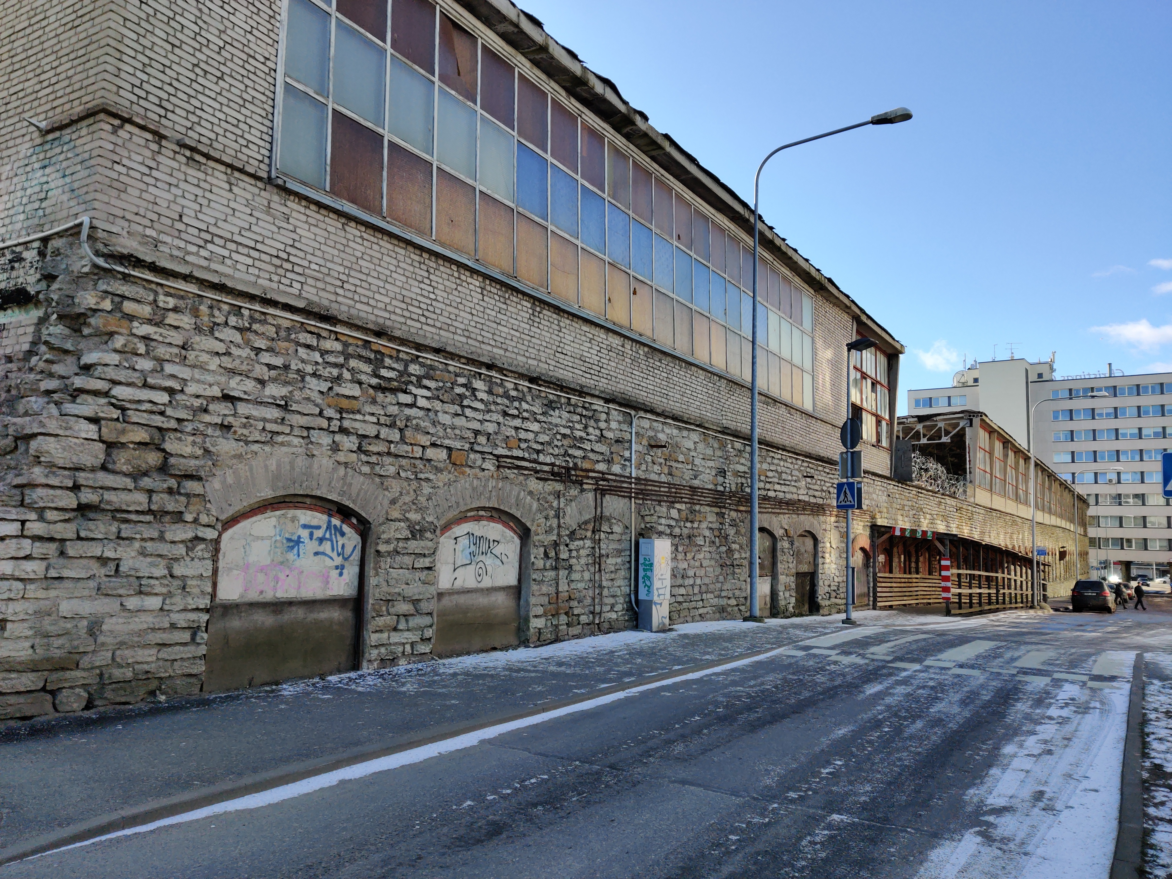 Buildings of Tallinn Vinery and Furniture Combination (end. A. m. Luther factory) - ruins of the bottom and factory after bombing in March rephoto