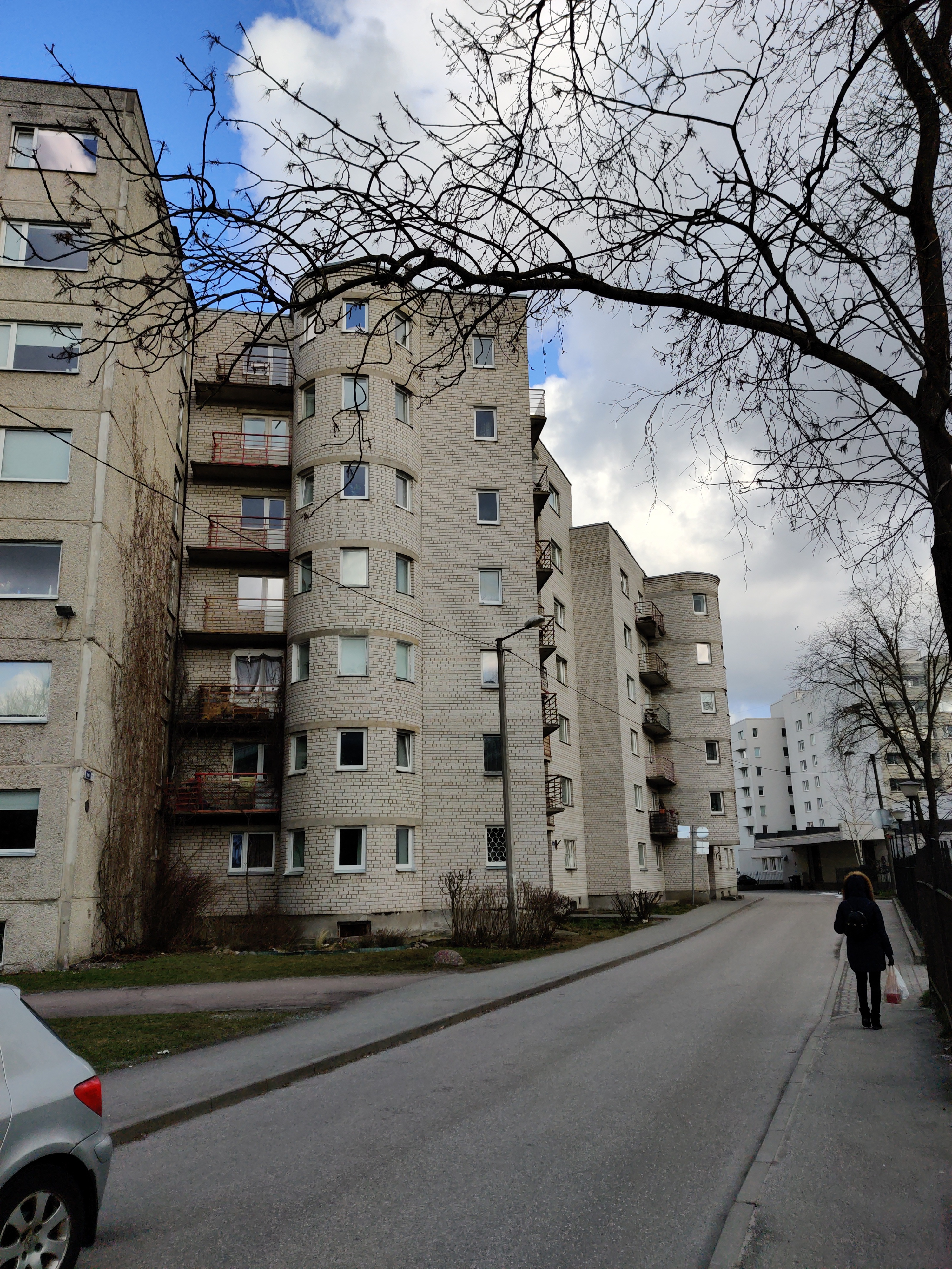 Ühiselamu Tallinnas, külgvaade rephoto
