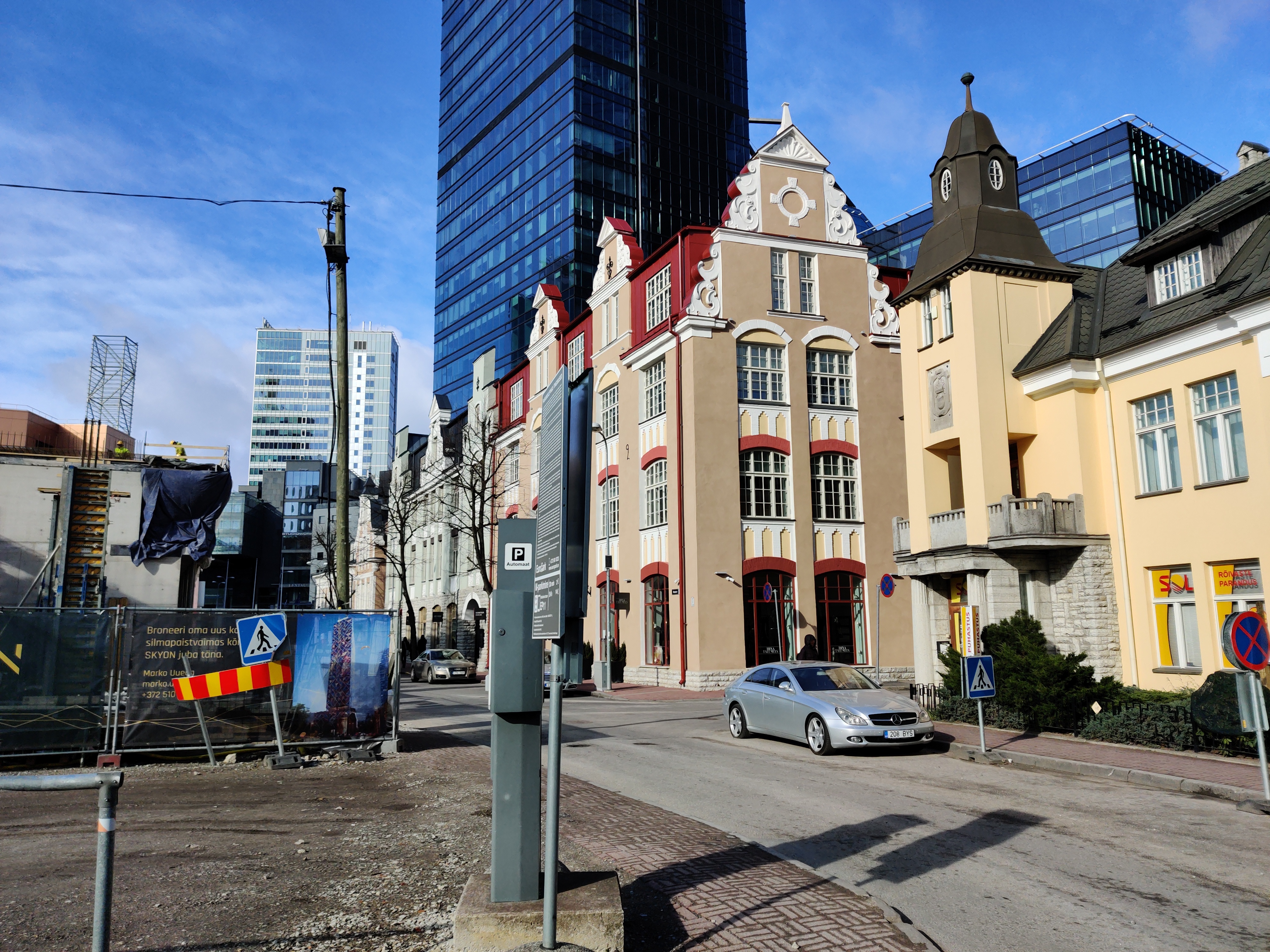 Collection of production buildings on Maakri Street and where a. From 1908 to 1921 the school of the Tallinn Jaan congregation was established rephoto