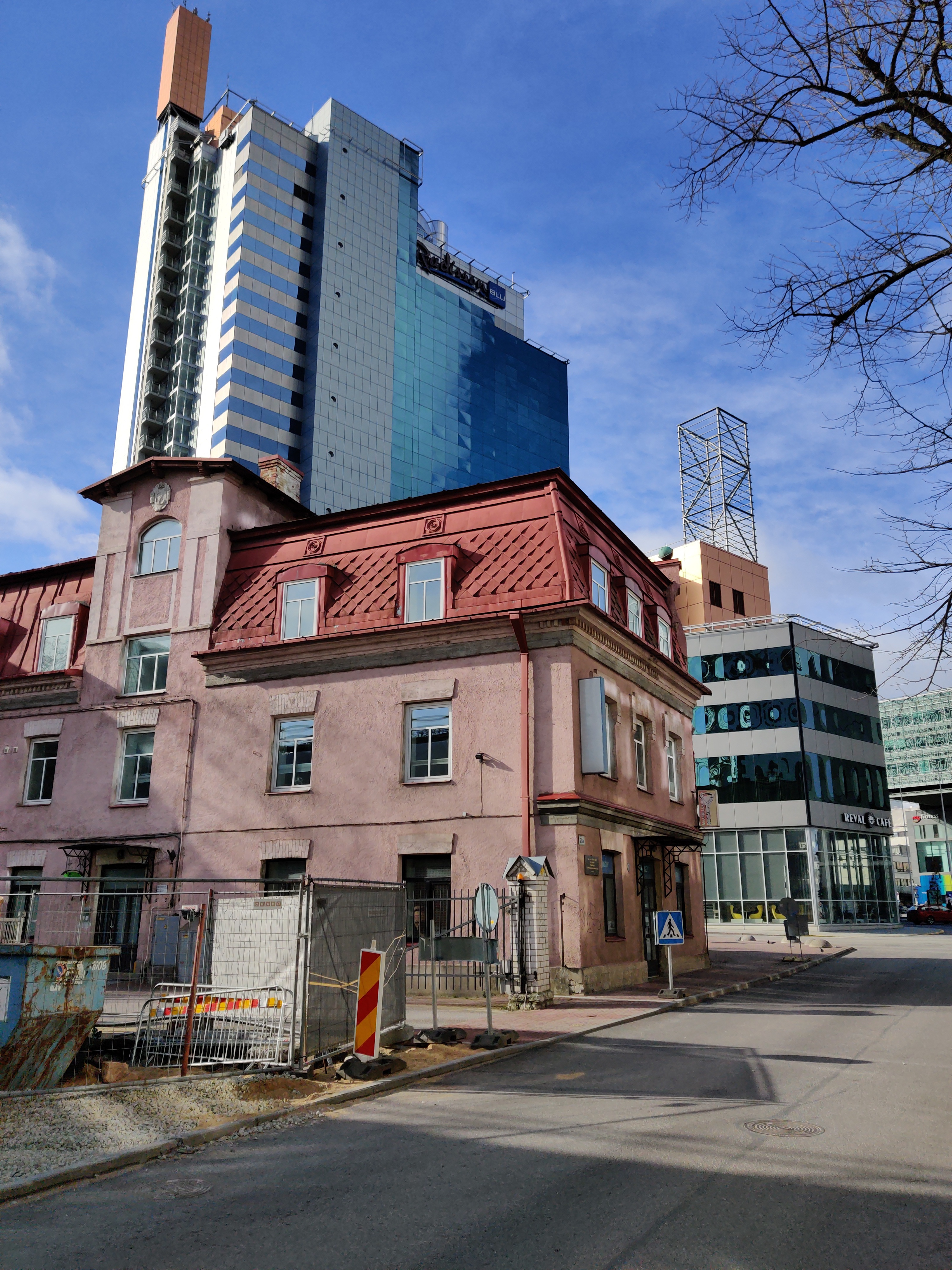 Biljajevi Gymnasium Building - Maakri 28, Tallinn (Last Kubu Gymnasium) rephoto