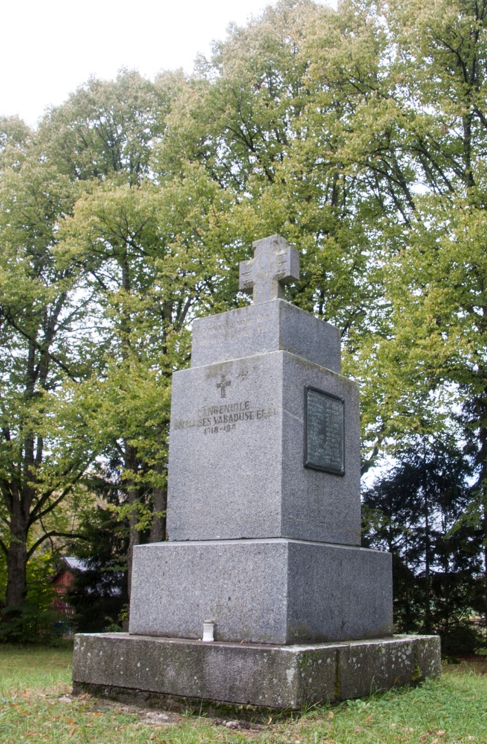 Monument of the fallen soldiers of Pilistvere rephoto