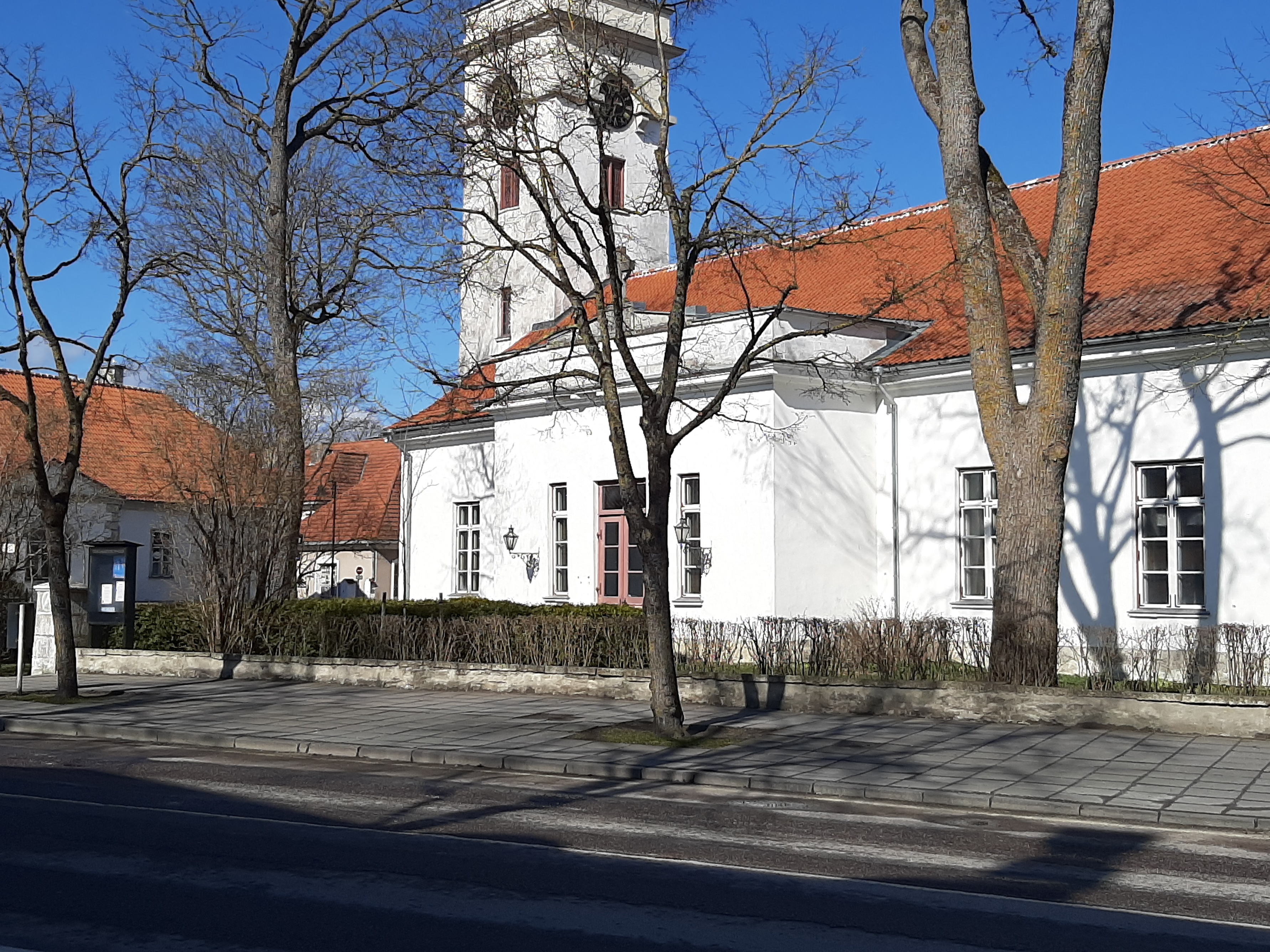 Matuserong Kuressaare kesklinnas kiriku juures rephoto