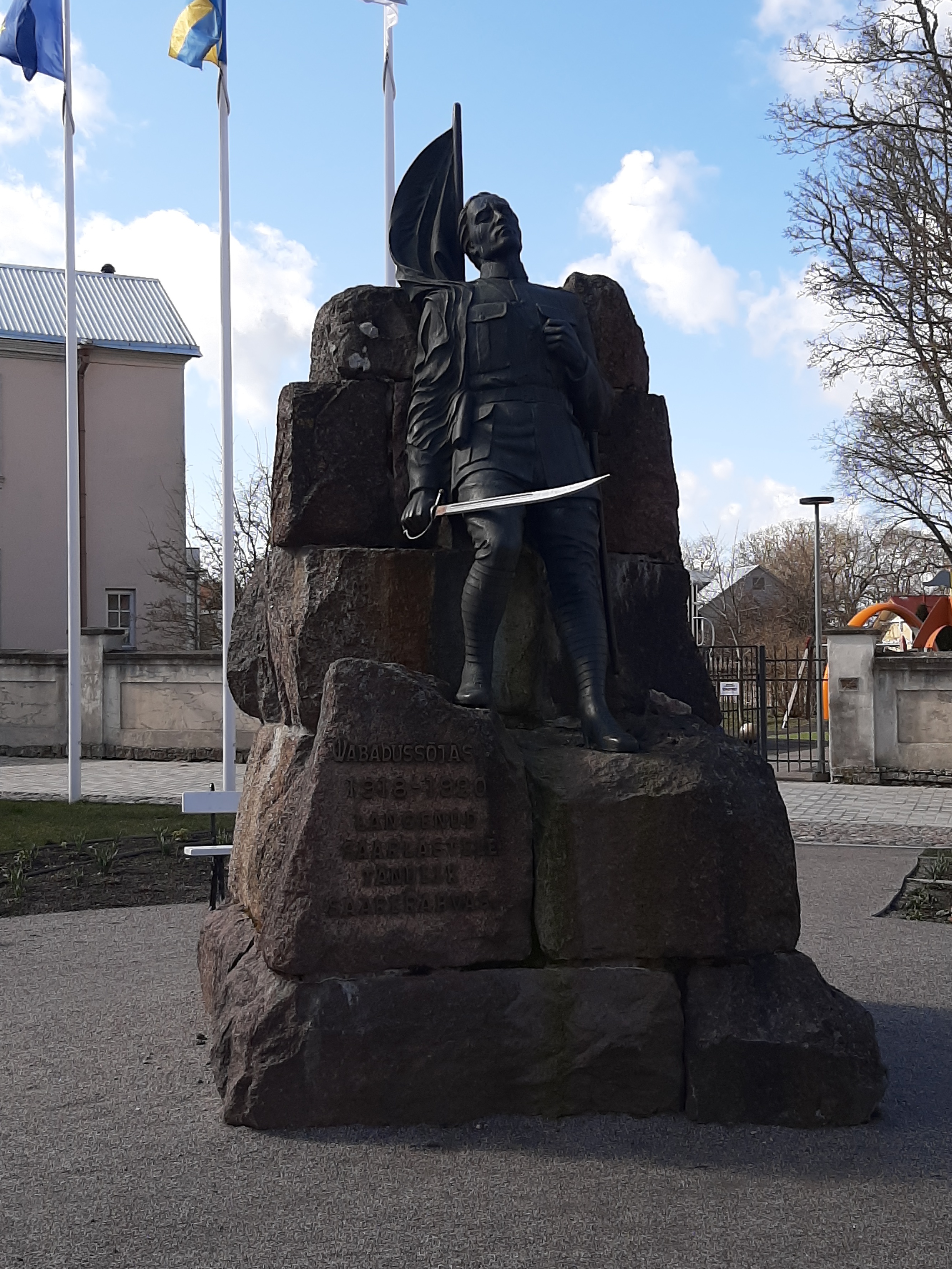 Vabadussõja mälestussamba juures Amandus Adamson rephoto