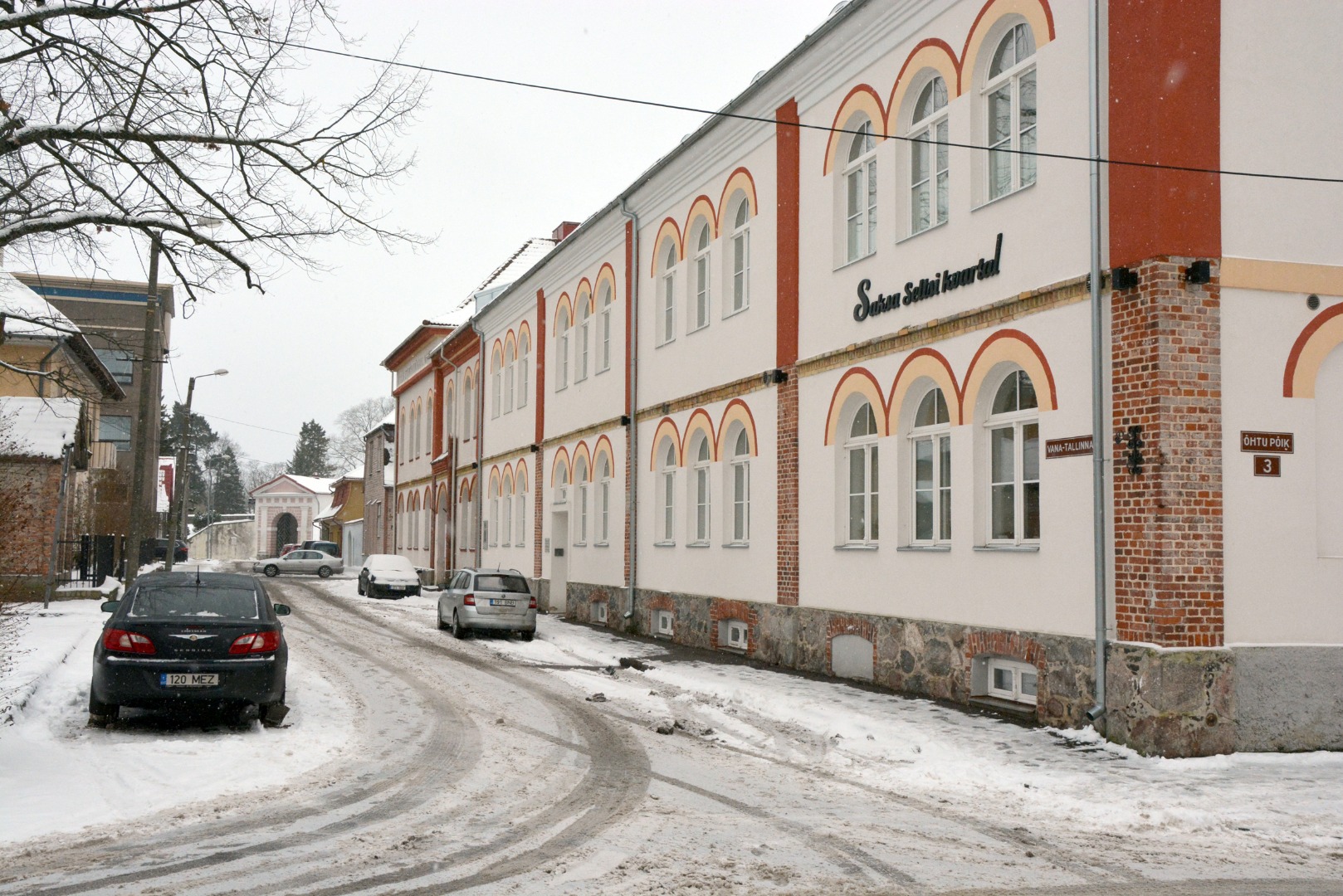 Vaade Tallinn tänaval asunud endisele Tütarlaste gümnaasiumi hoonele. rephoto