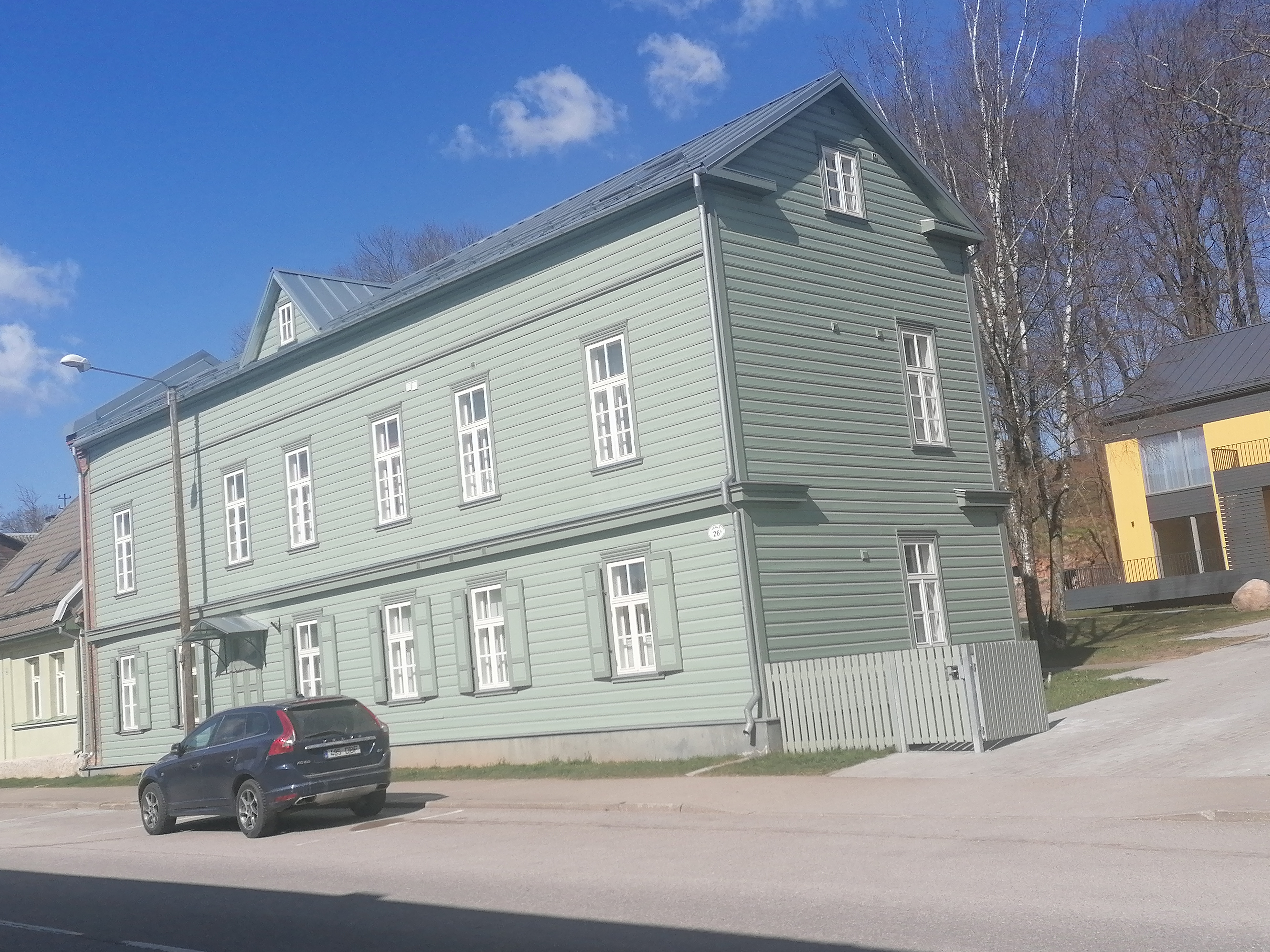 Endine ühekordne Eesti Kirjameeste Seltsi maja Tartus Jaama tänav 26, praegusel ümberehitatud kujul rephoto