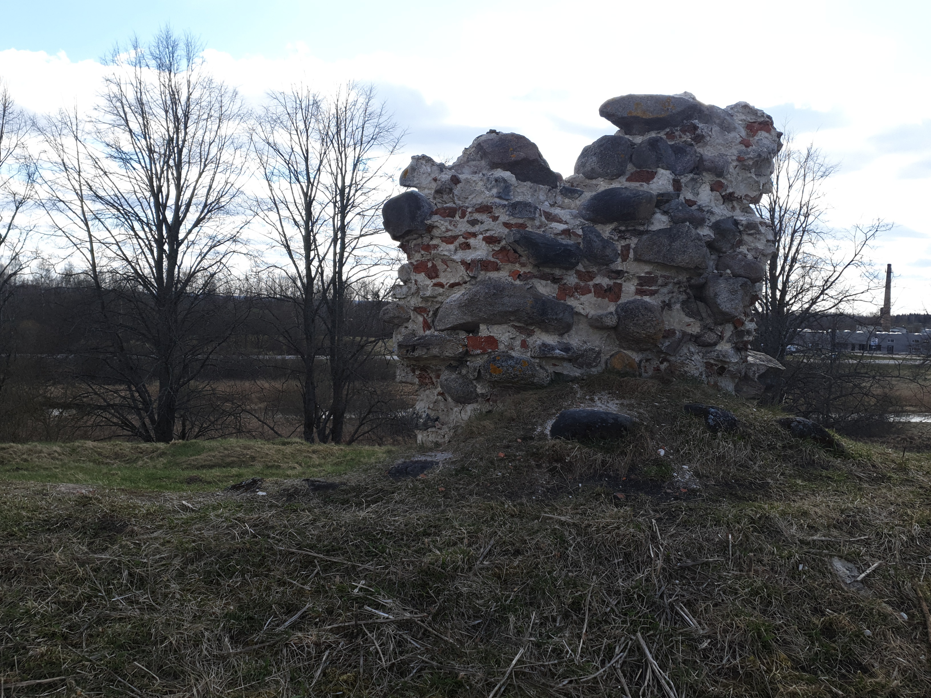 Estonia : ruins of Võru Kiräpää Castle rephoto