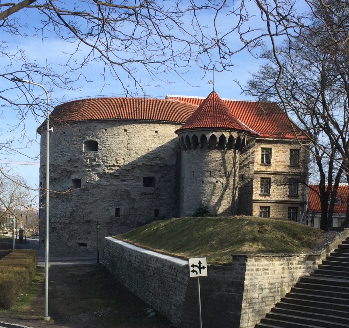 Tallinn, Suur Rannavärav, vaade läänest Rannamäe teele. rephoto