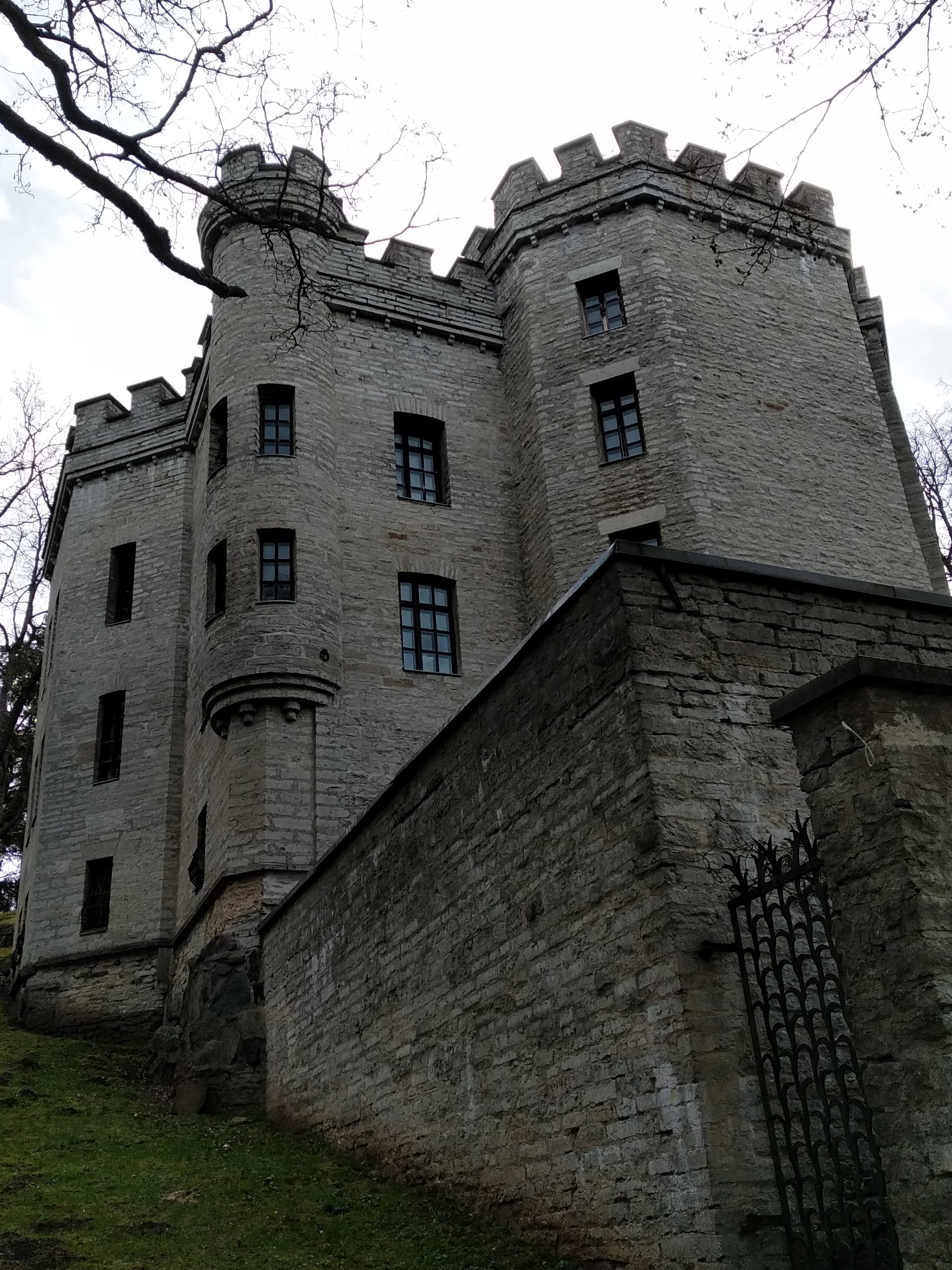 N. von Glehni loss, alt üles lähivaade lossile. Arhitekt Nikolai von Glehn rephoto