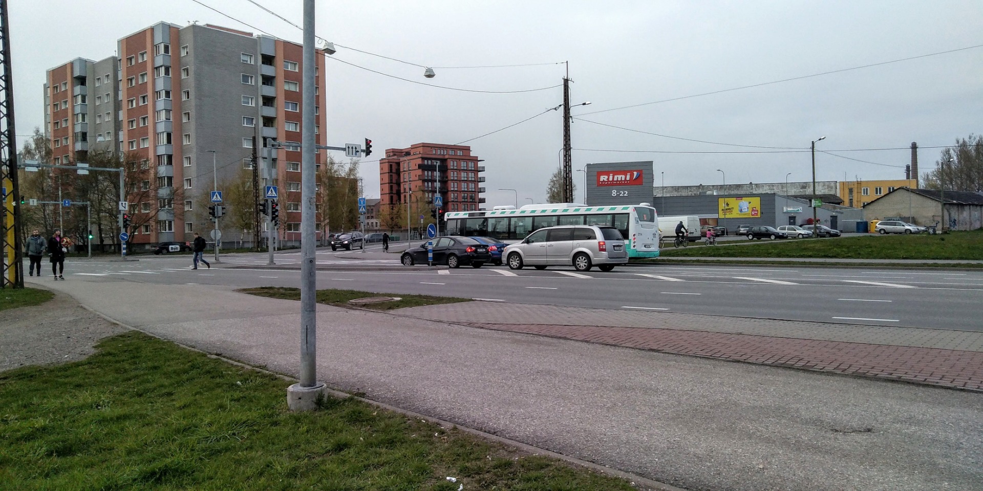 Raudtee ületuskoht Sõle tänava lähistel, taustal Balti Puuvillavabrik rephoto