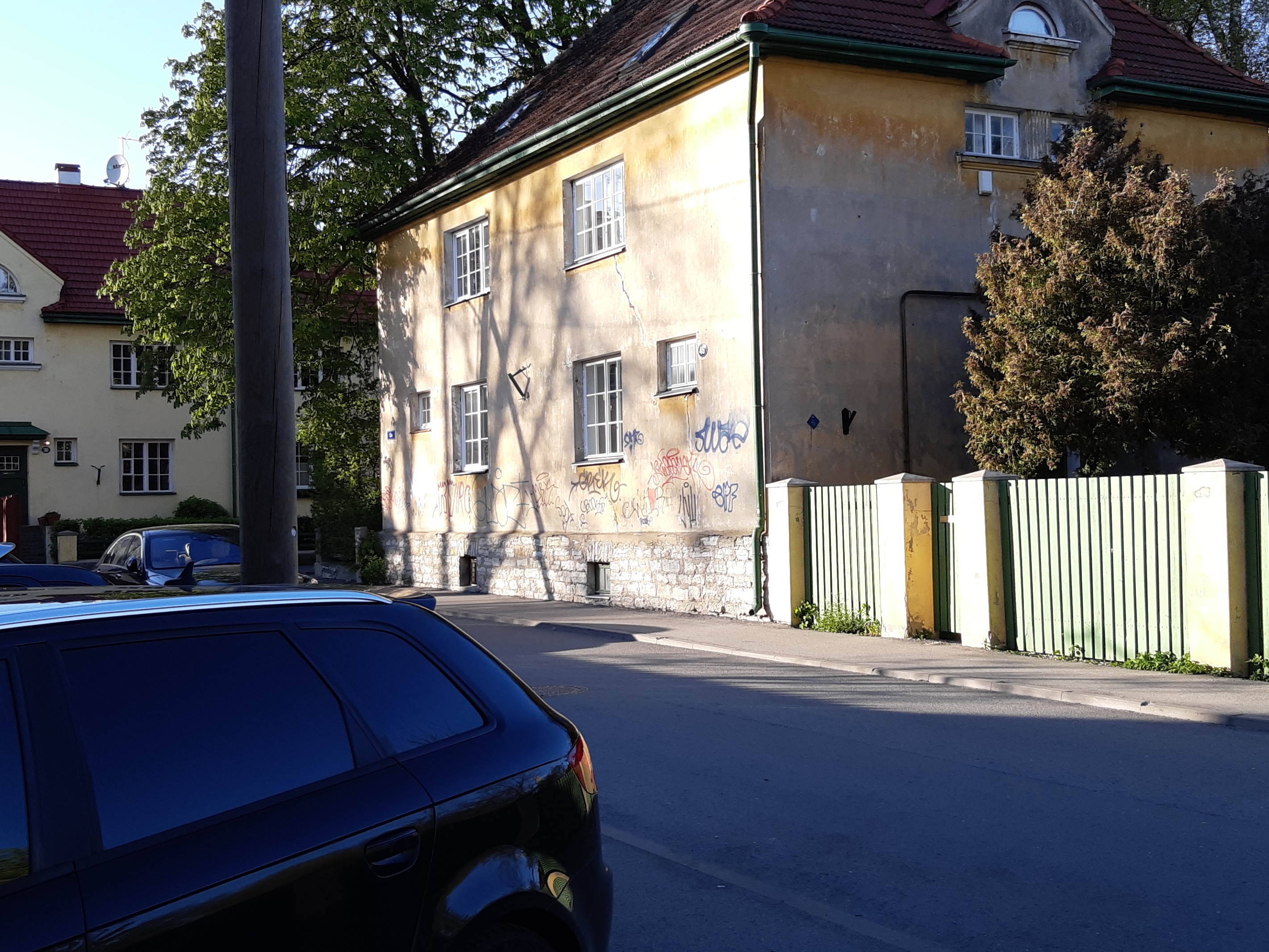 Tallinn, Veerenni-Ristiku street bus. rephoto