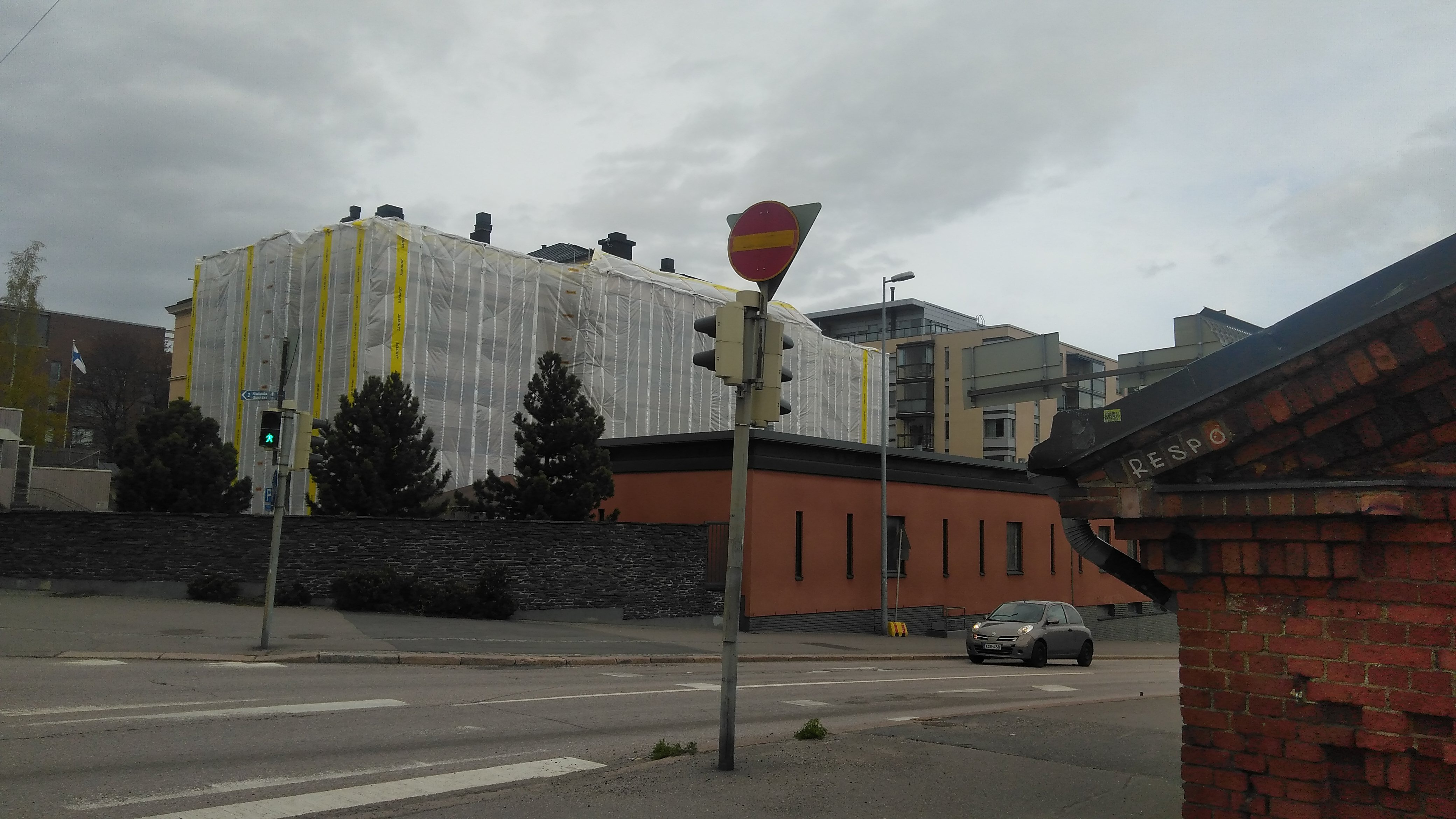Oy Teboil Ab:n huoltoasema, Hämeentie 55. Taustalla Helenan vanhainkoti. rephoto