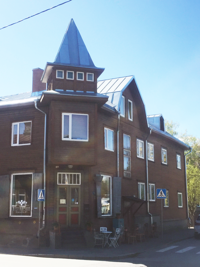 Korterelamu Tallinnas Timuti tn, vaade hoone nurgaosale. Arhitekt Voldemar Lender, j/e Aleksander Bürger rephoto