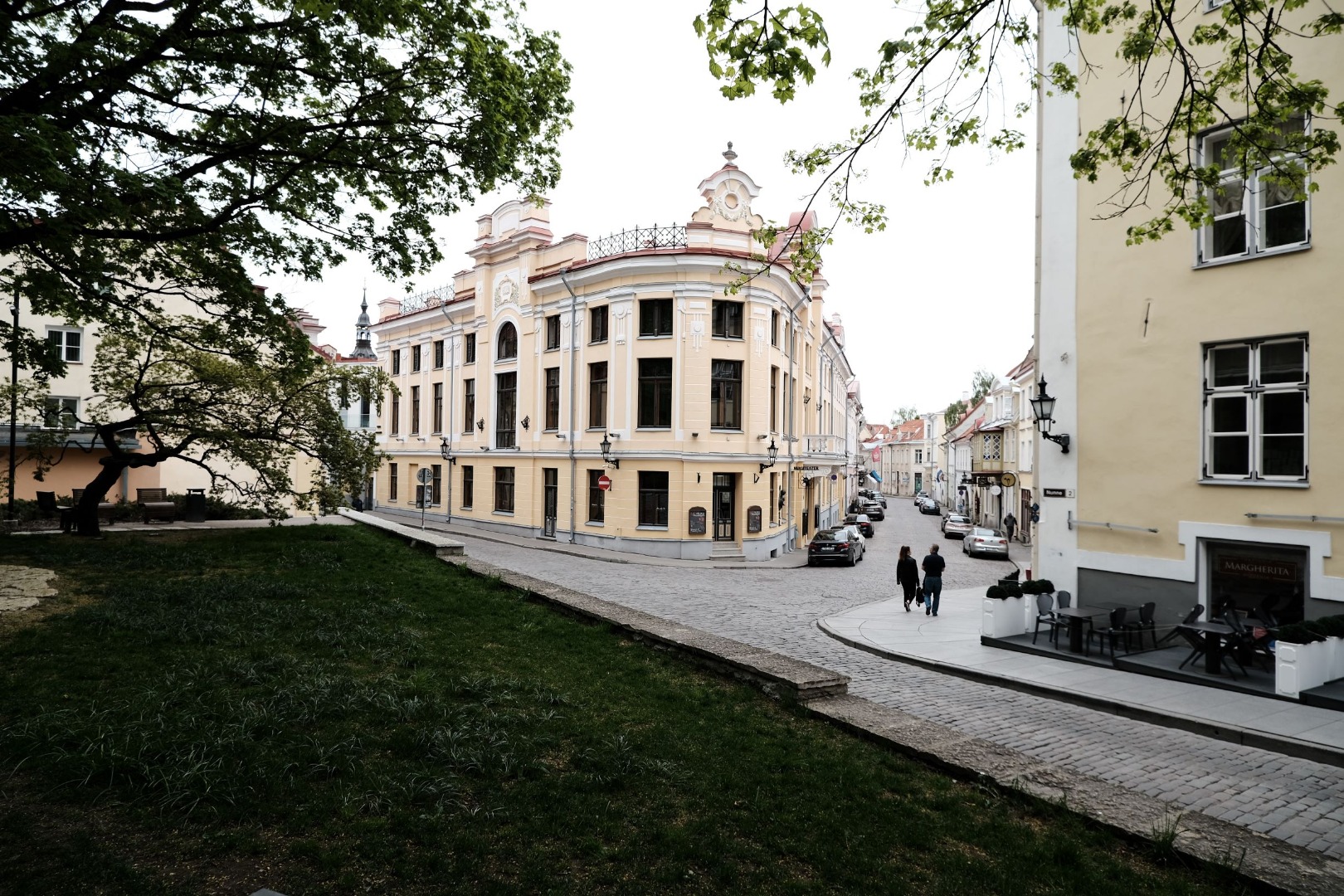 View on the wide street. rephoto