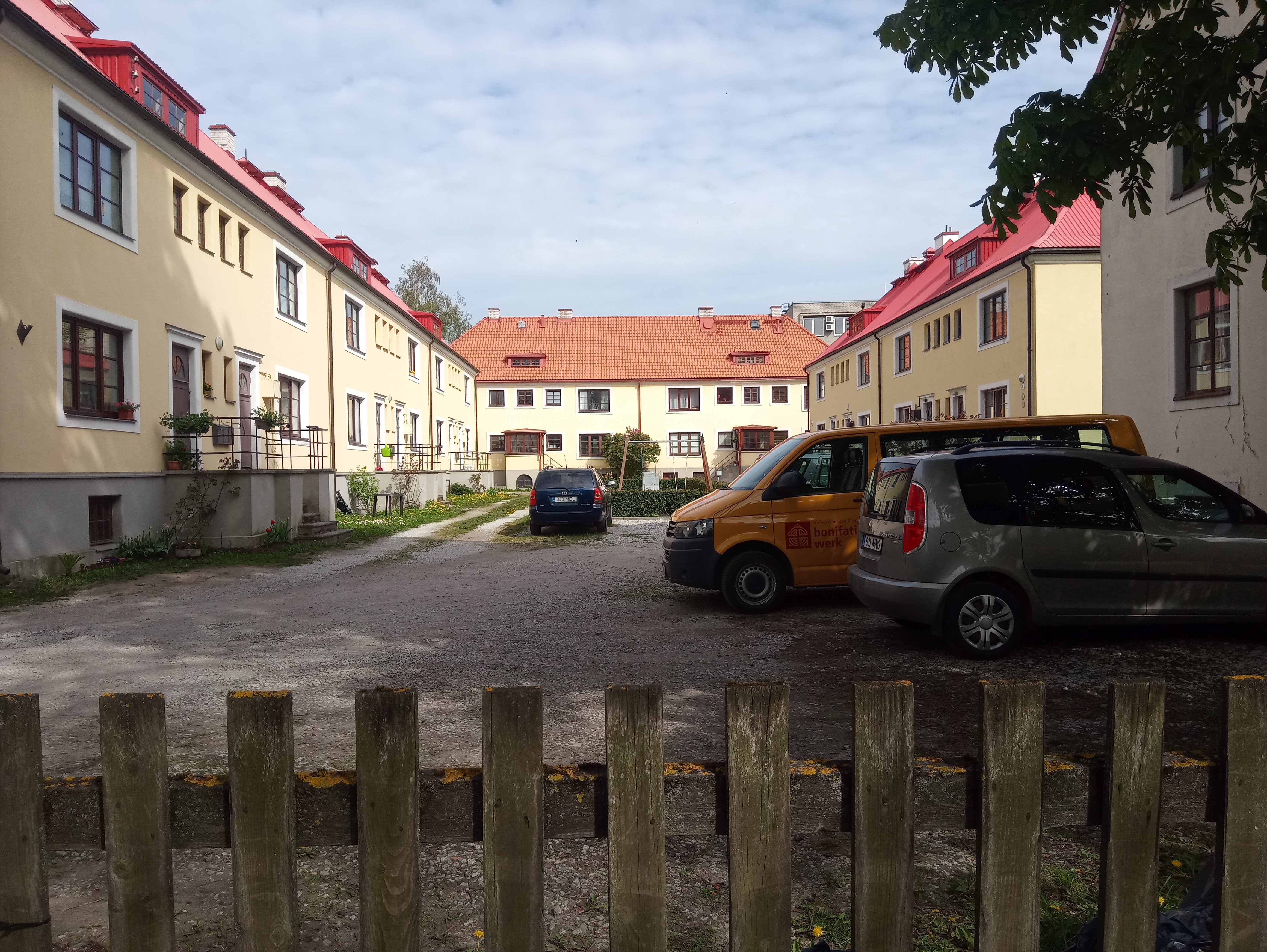 Tallinn, apartments in Pelgulinn. rephoto