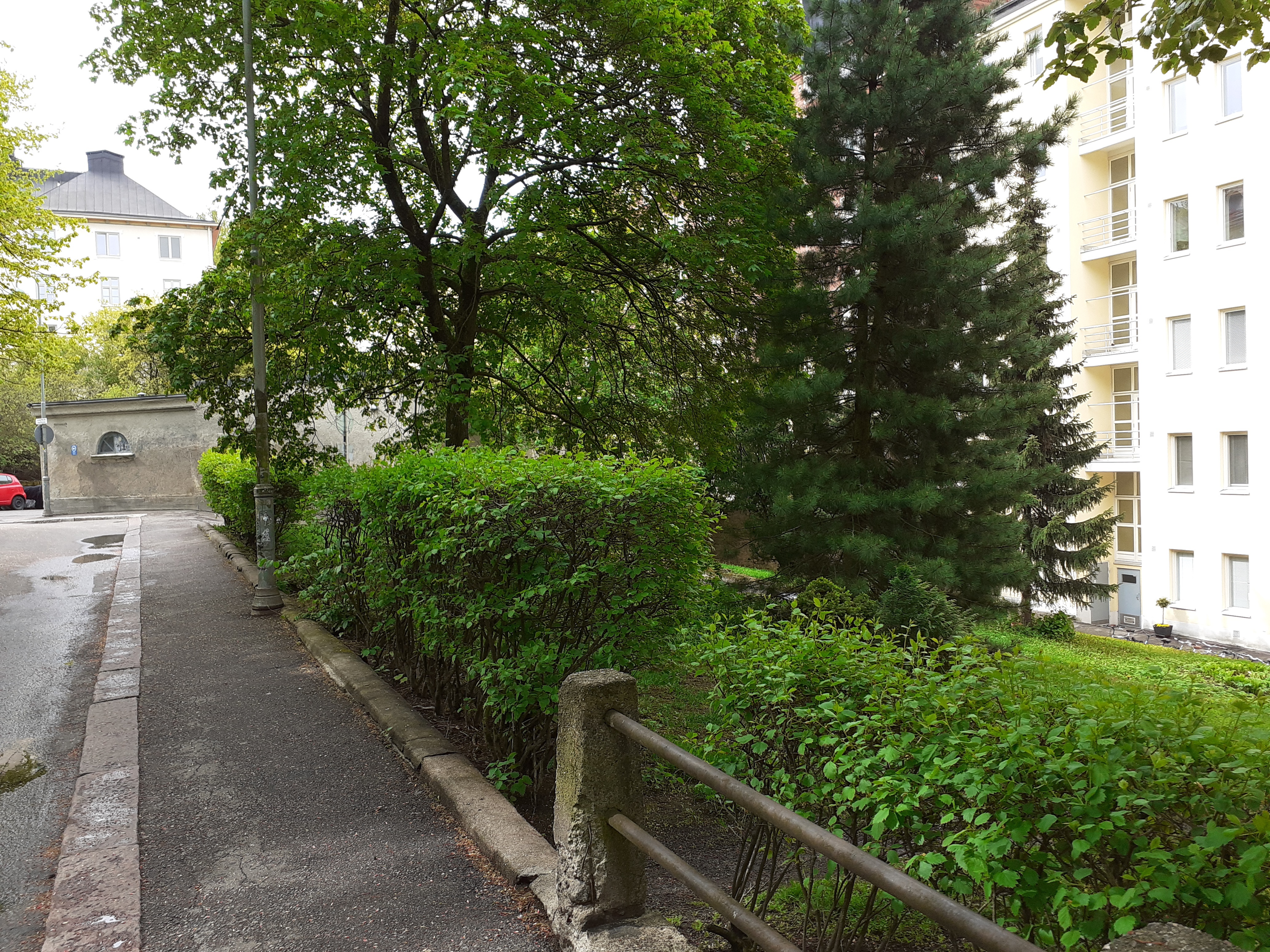 Fleminginkatu 11, 13. Näkymä Aadolfinkadulta Franzéninkadun suuntaan rephoto