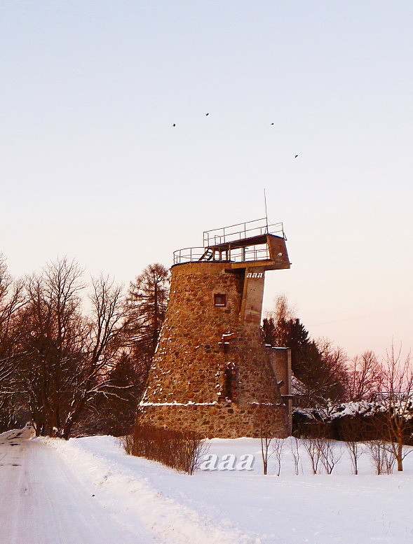 foto, Viljandi khk, Karula tuulik, seisukord poollagunenud, kohandatud ronimisõppusteks, 1982, foto E. Veliste rephoto