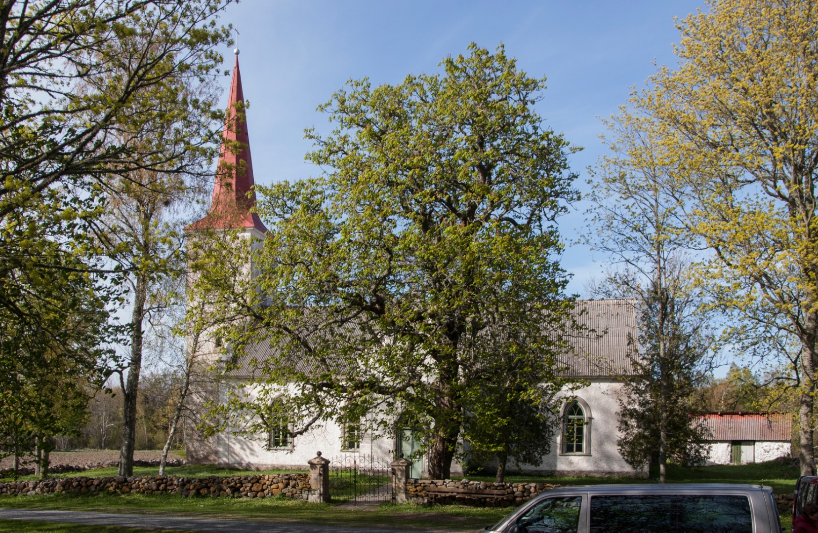 Jämaja kirik, lähivaade lõunast rephoto