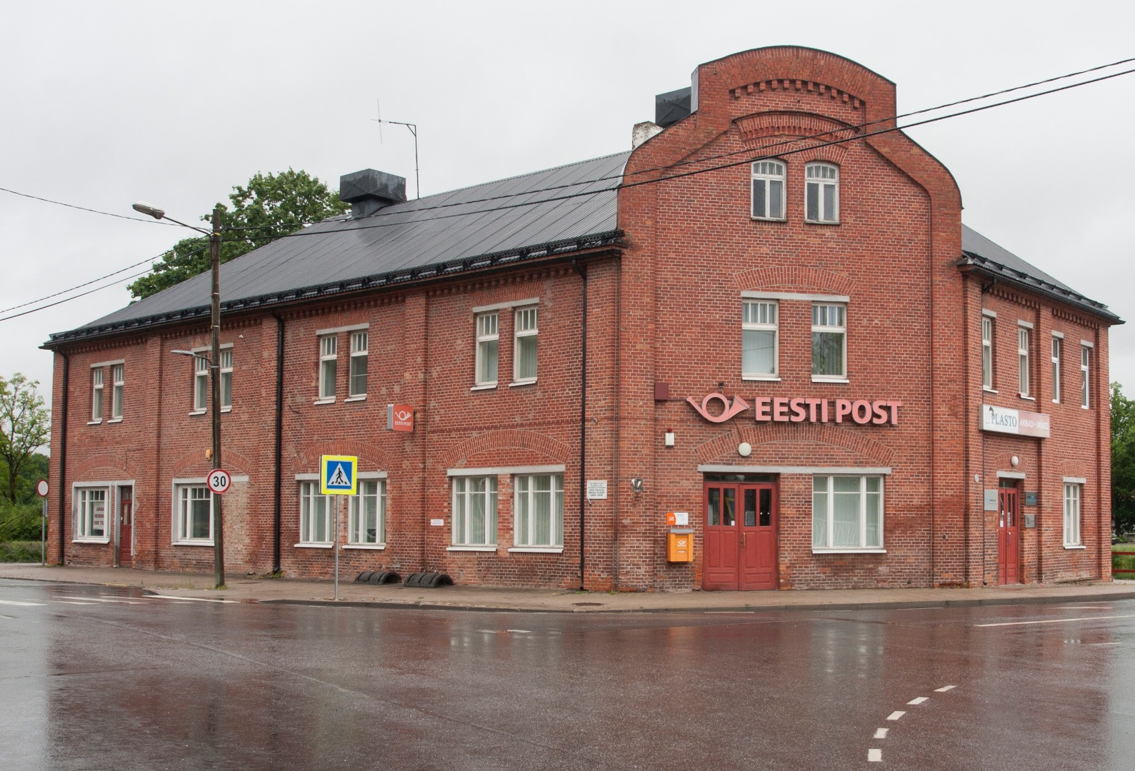 Shops at Prince Gagarin's house in 1920, on the 1st half of the year. rephoto