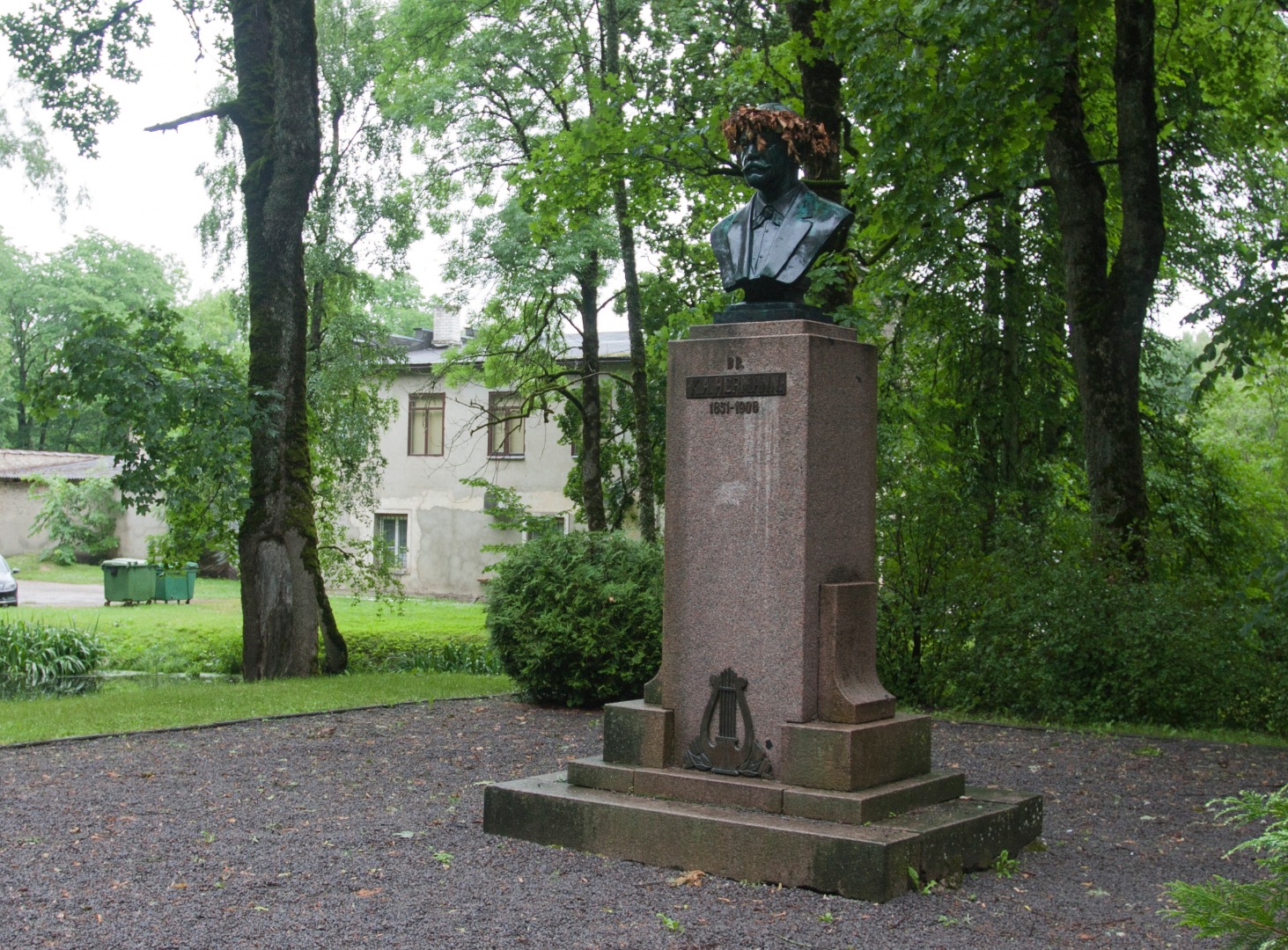 K. A. Hermanni mälestussammas Põltsamaal rephoto