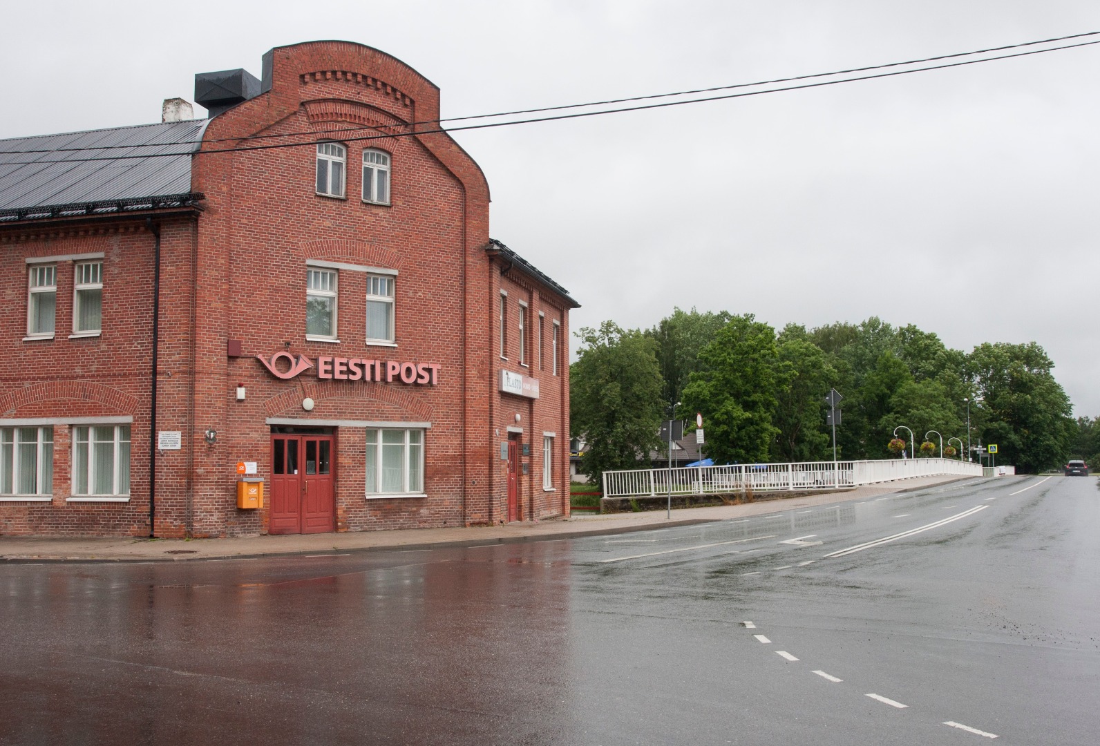 foto, Põltsamaa khk, Põltsamaa, postimaja (postkontor), J.M. Wasari pood, u 1930 rephoto