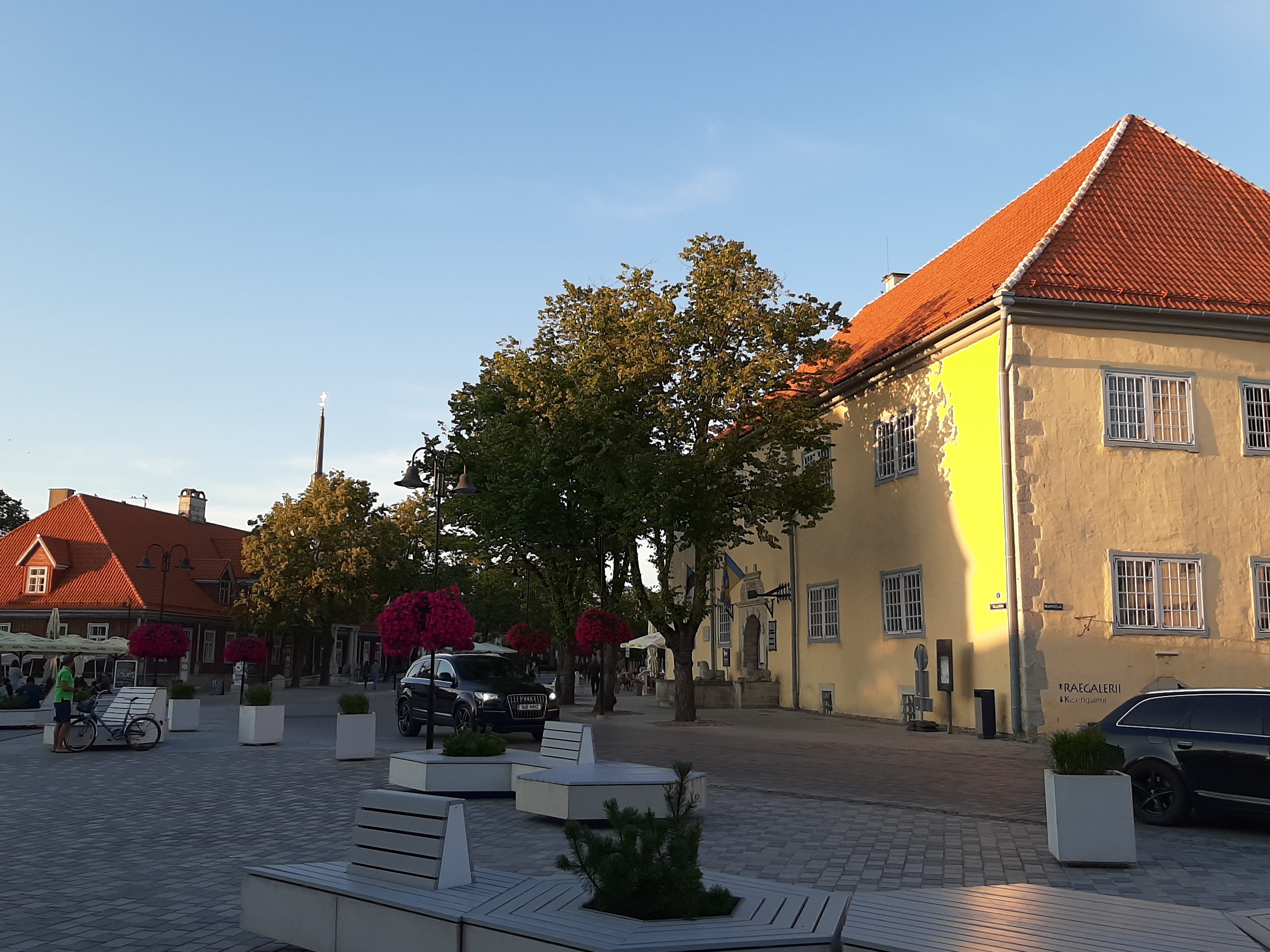 Kuresaar : Marketplace and Raekoda = Arensburg : Marktplatz rephoto