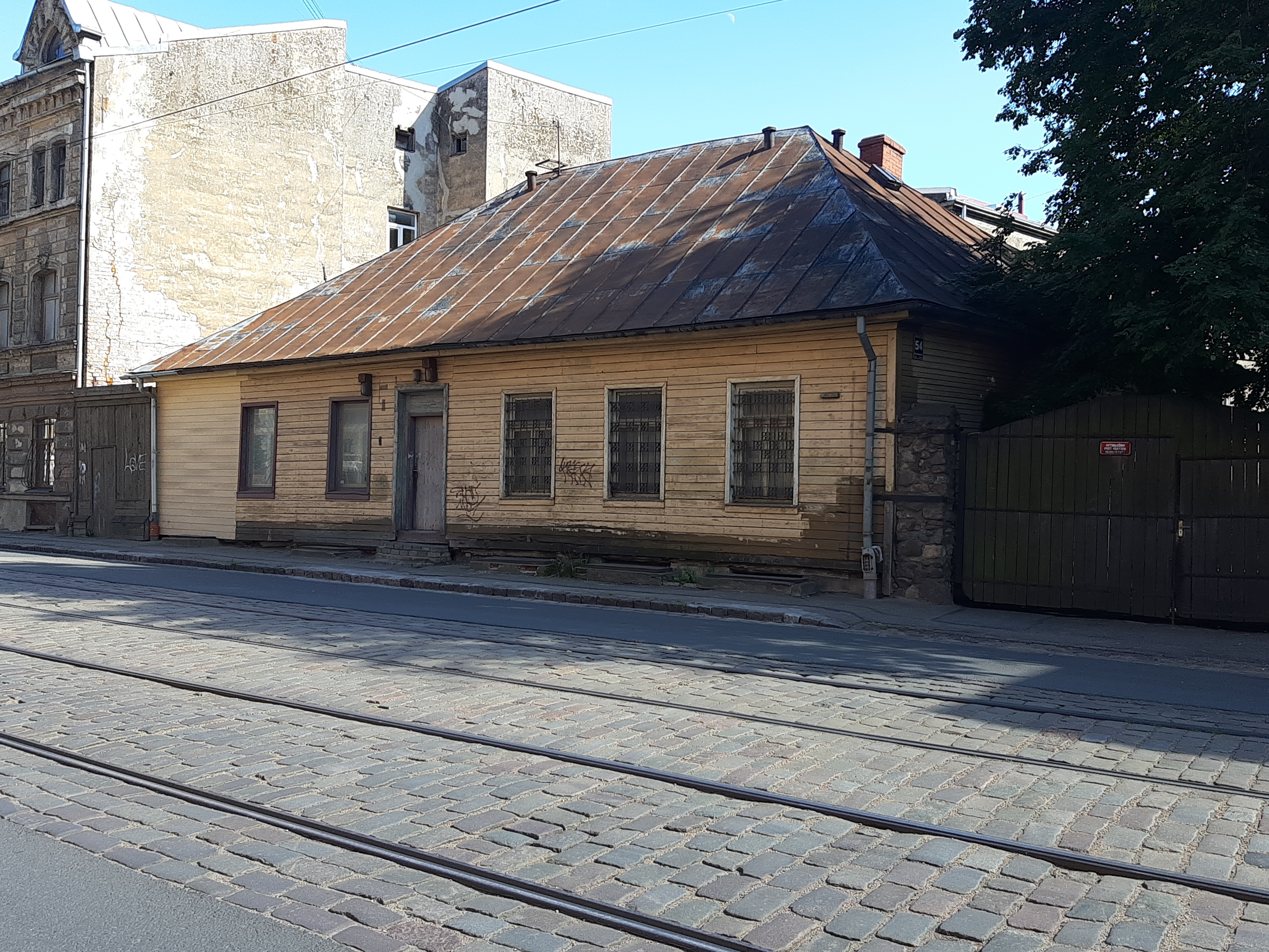 Riga. Wooden residential building in Moscow Street 54 rephoto