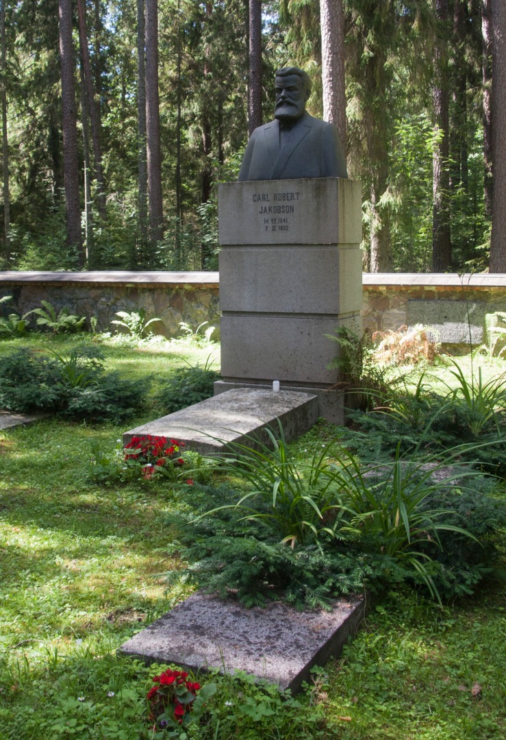 Writer C. R. Jakobson's tomb monument on Kurgjal. rephoto