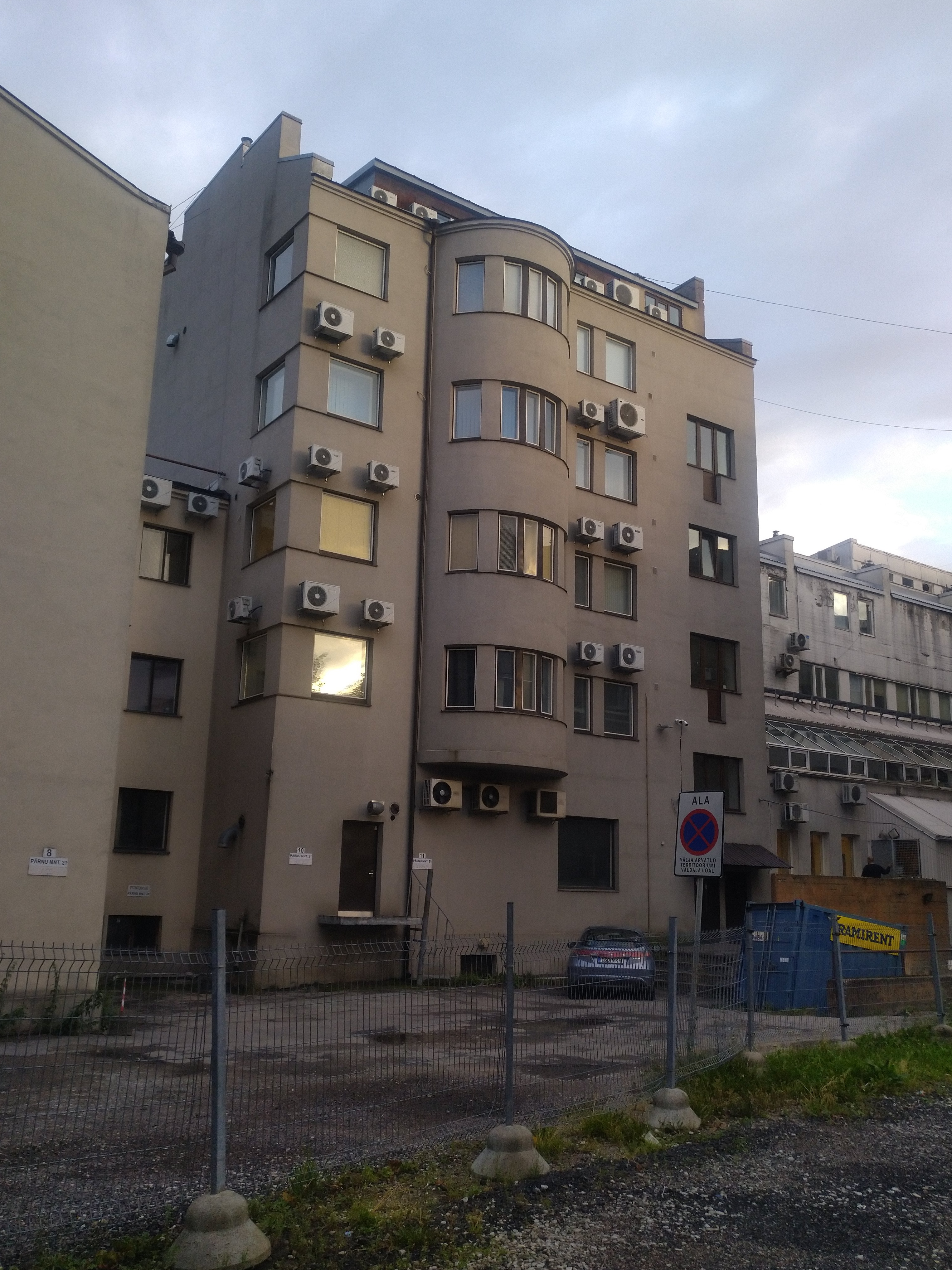 Apartment building in Tallinn, Pärnu mnt 21, courtyard view. Architect Eugen Sacharias rephoto
