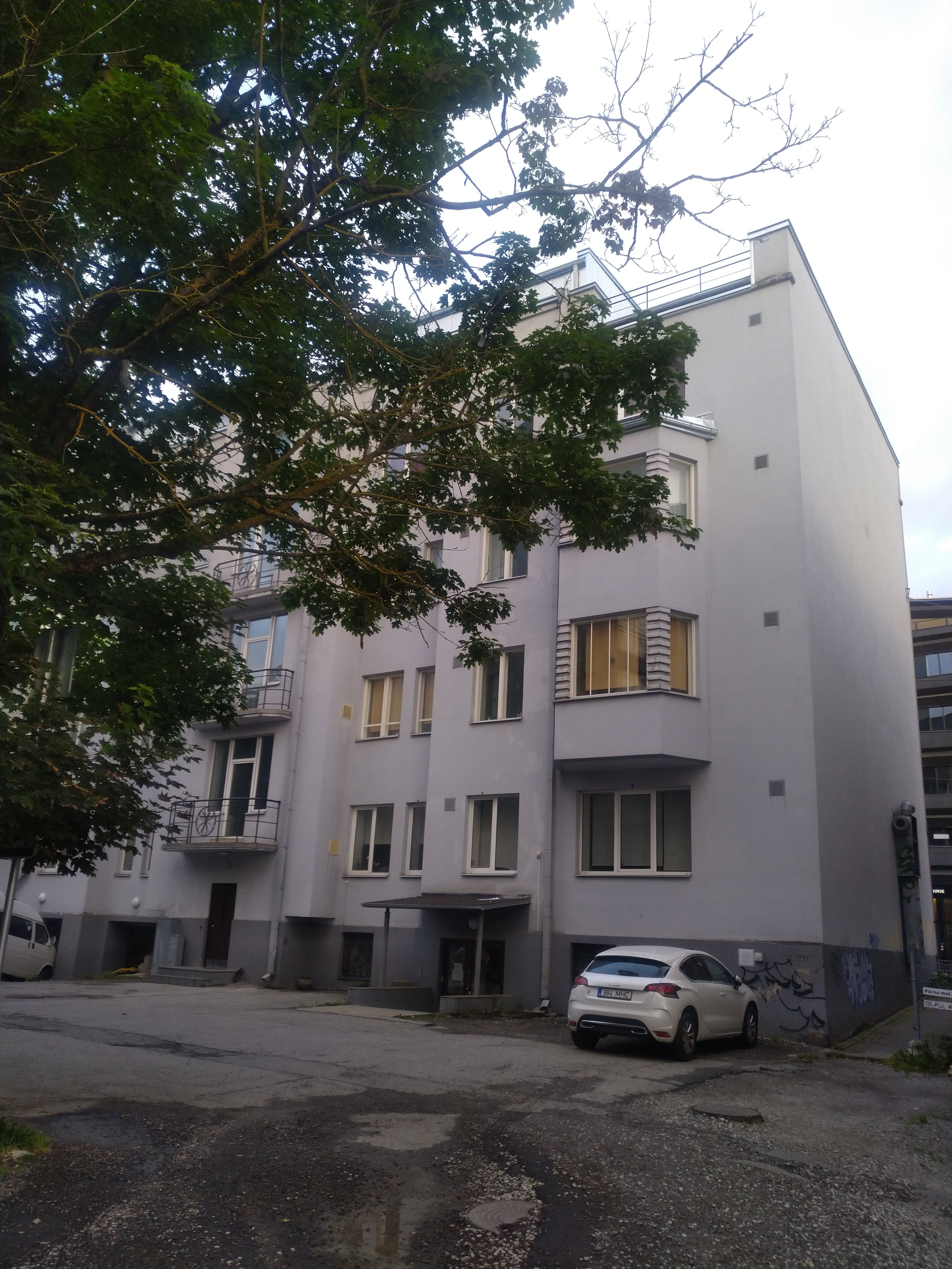 Korterelamu Tallinnas Pärnu mnt 23, hoovivaade. Arhitekt Eugen Sacharias rephoto