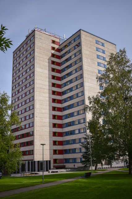 Tartu linnavaade. Eesti Põllumajanduse Akadeemia uus ühiselamu (EPA Torn), Kreutzwaldi tn 52. 12.1979.a. rephoto