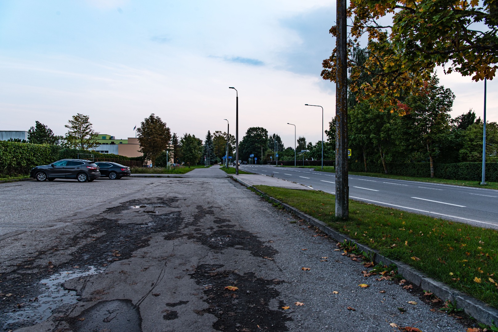 Foto Ülenurme Keskkooli õppesõidu ja parkimisplats rephoto
