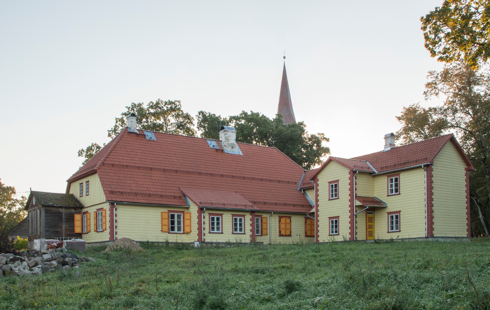 Suure-Jaani kirikumõisa häärber rephoto