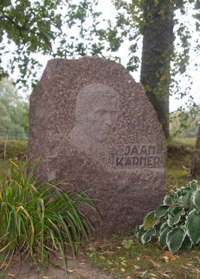 Jaan Kärner Büst in Uderna School Park in 1970 rephoto