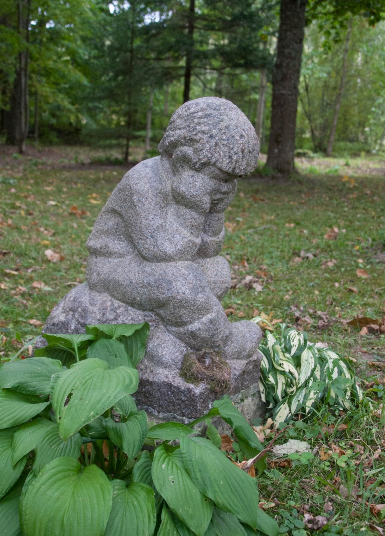 From km employees' expedition 1986. a. Small Illimari sculpture in Uderna School Park rephoto