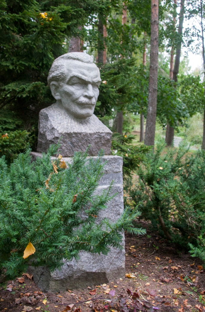 Friedebert Tuglase monument Tartu County Rõngu vald Uderna village rephoto