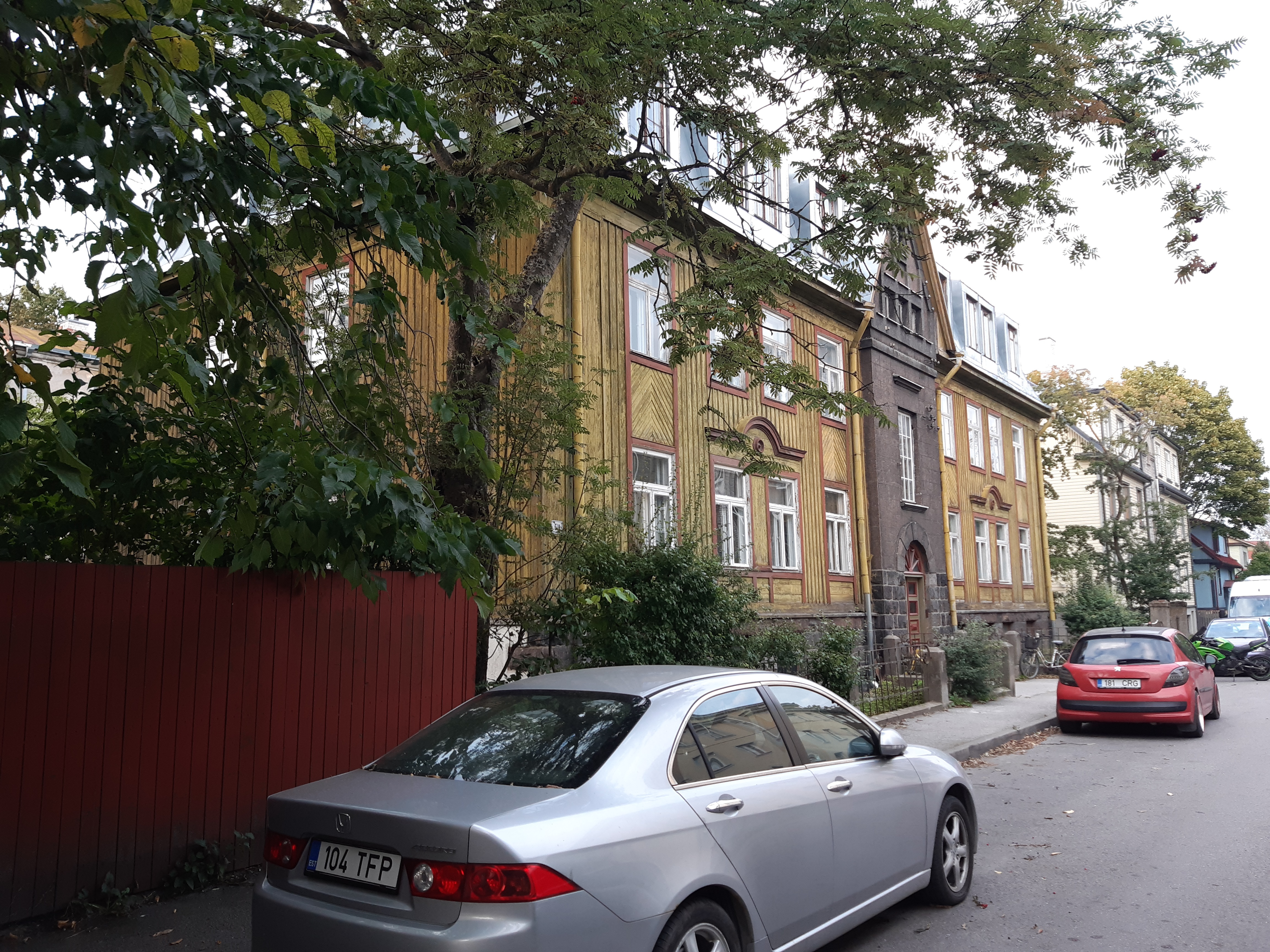 Apartment building in Kalamaja, Tallinn, Linda 5, view of the building rephoto