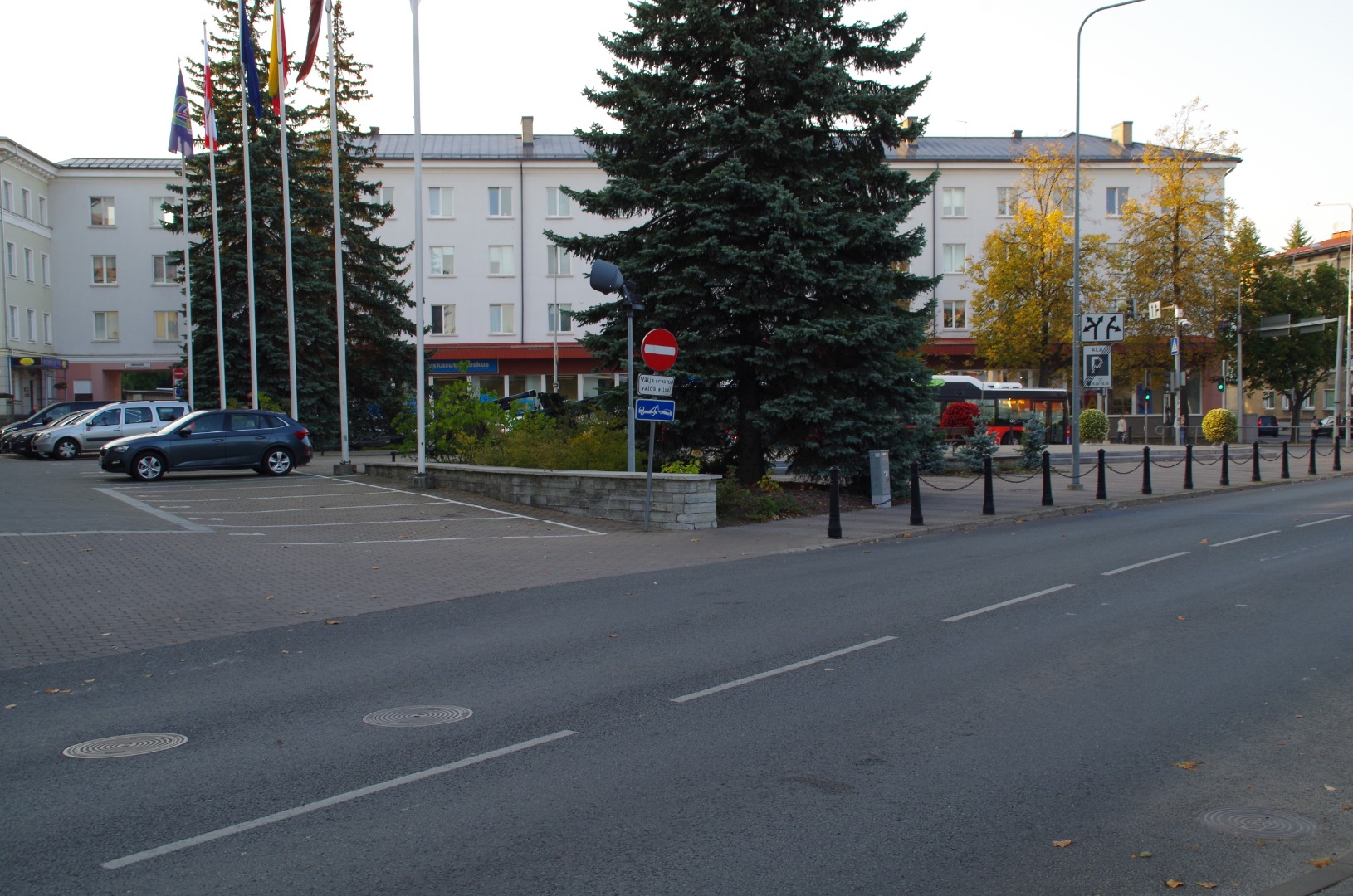 View of the building on Riga Street. rephoto