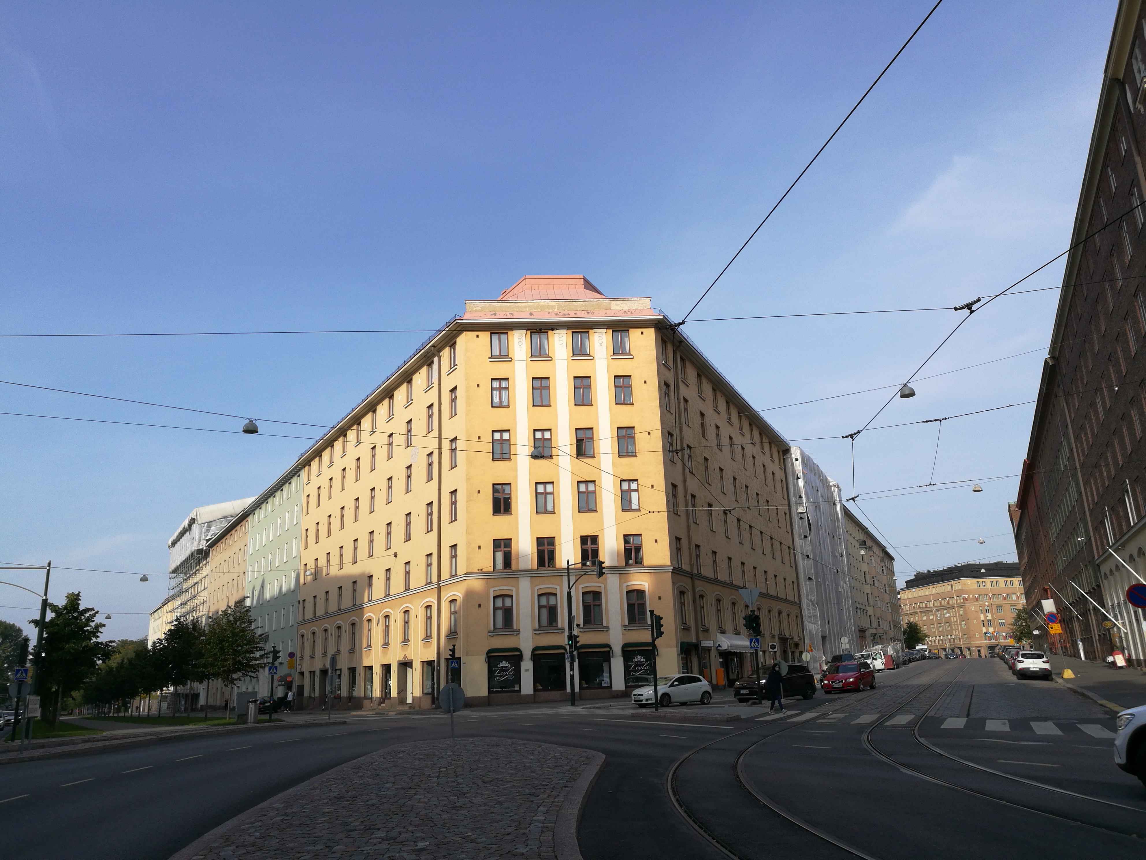 Näkymä Mechelininkadun ja Caloniuksenkadun kulmasta pohjoiseen - koilliseen, oikealla taustalla Runeberginkatu rephoto