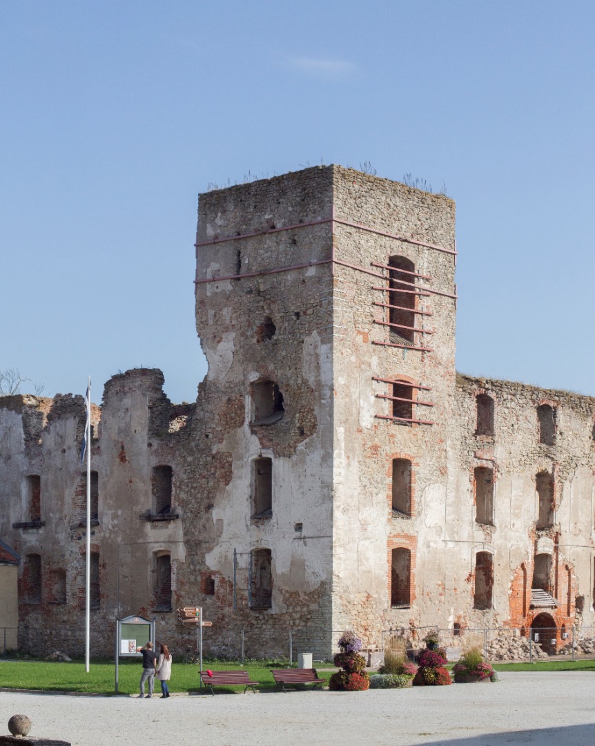 Estonia : Põltsamaa castle = Livland rephoto