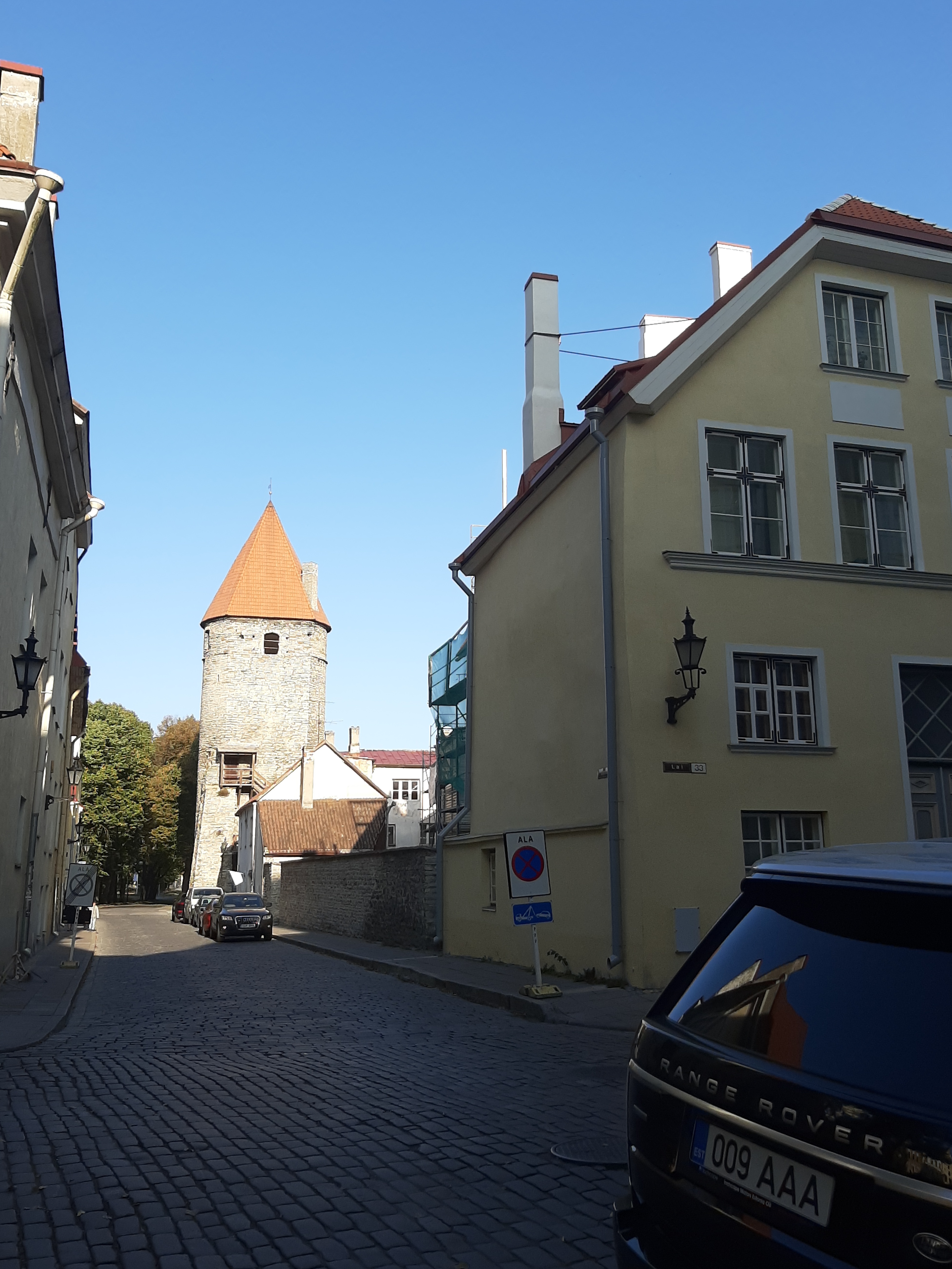 Wide and Suurtüki street corner in the Old Town of Tallinn rephoto
