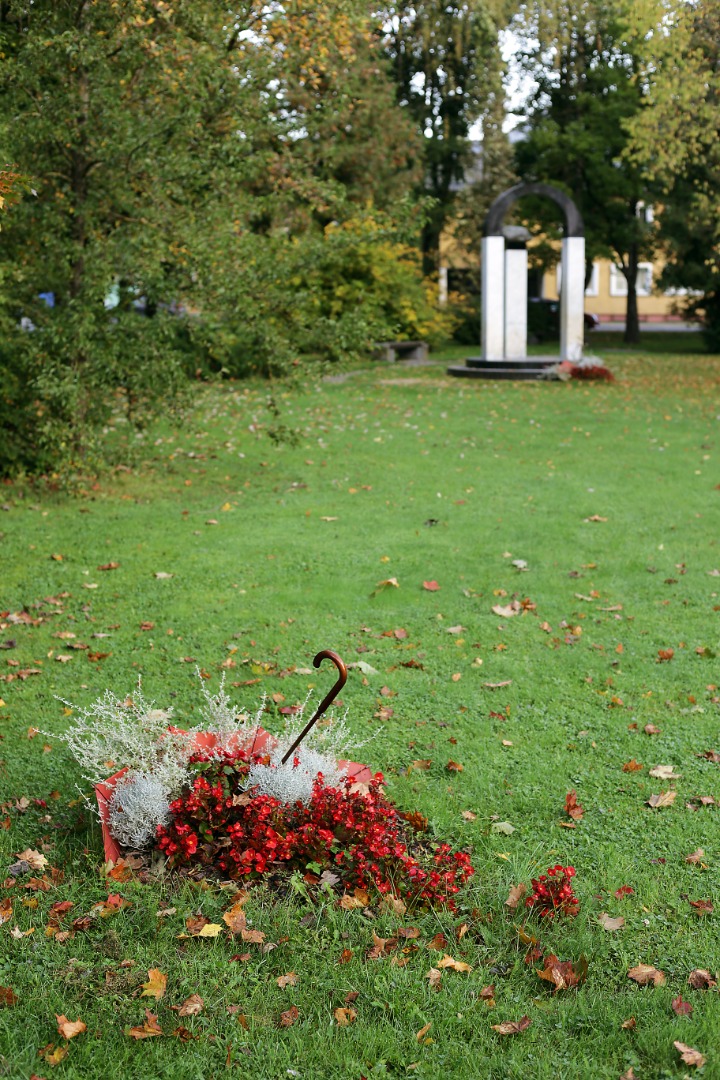 Lenin's fairy tales in the city center park rephoto